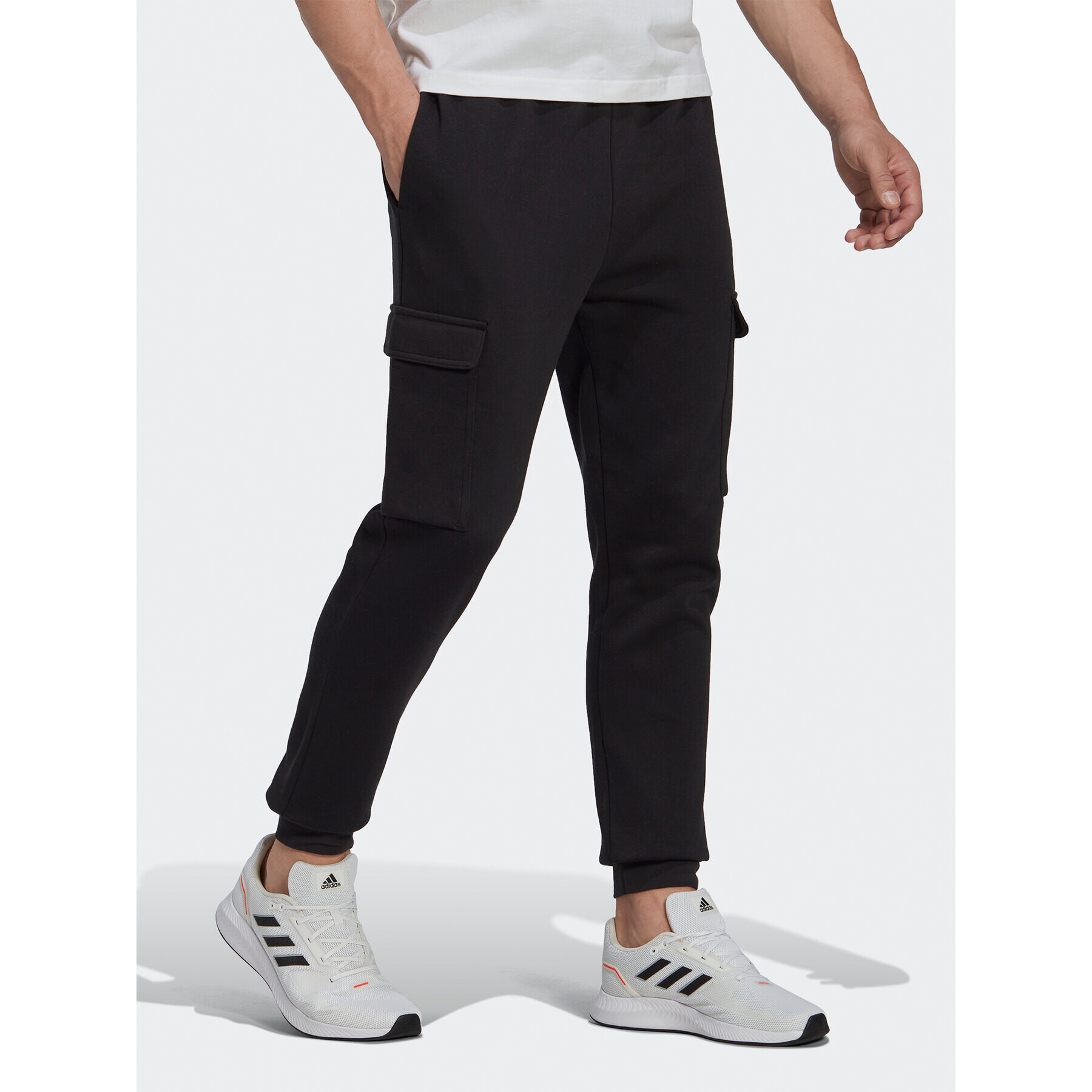 adidas Pantaloni trening Essentials Fleece Regular Tapered Cargo Joggers HL2226 Negru Regular Fit - Pled.ro