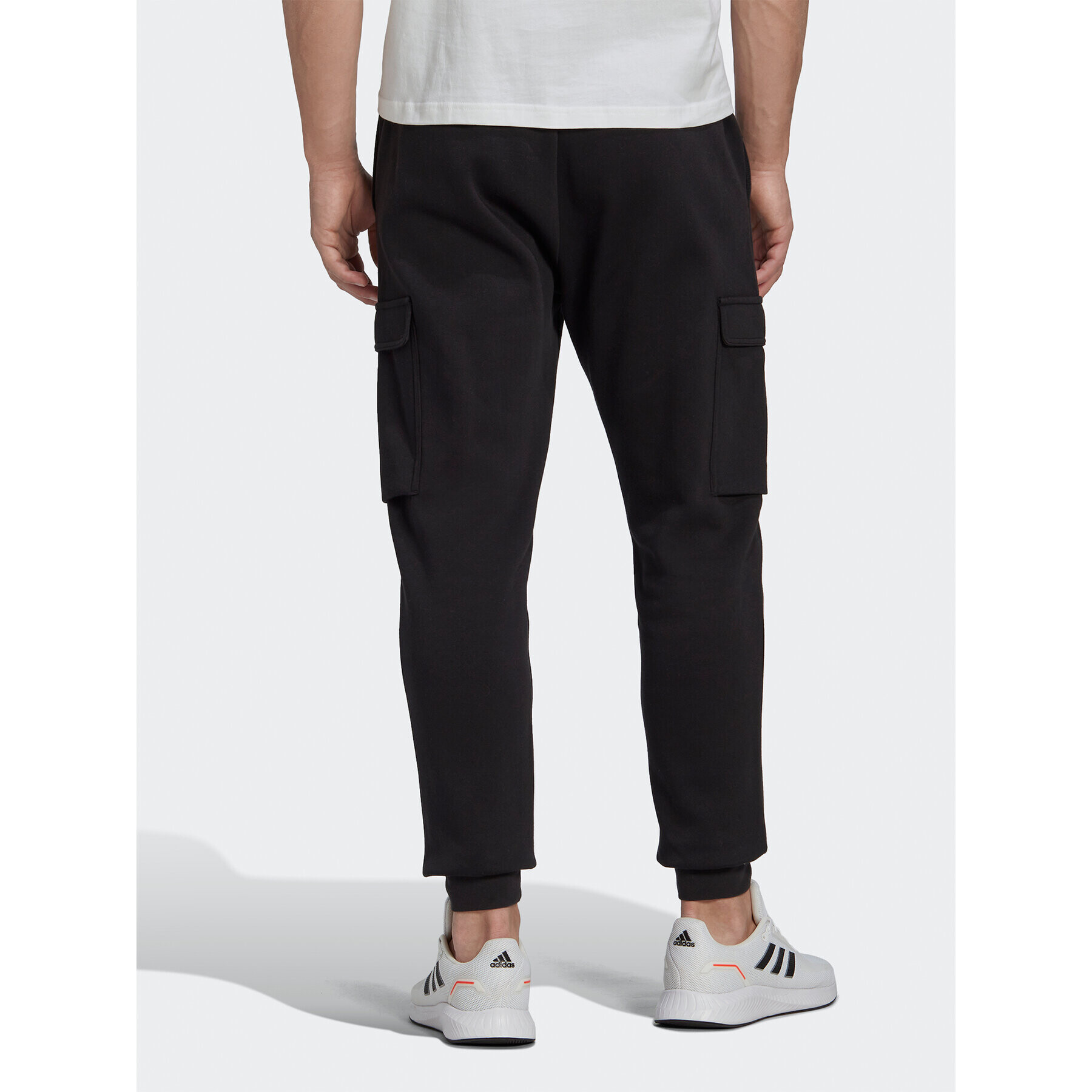 adidas Pantaloni trening Essentials Fleece Regular Tapered Cargo Joggers HL2226 Negru Regular Fit - Pled.ro