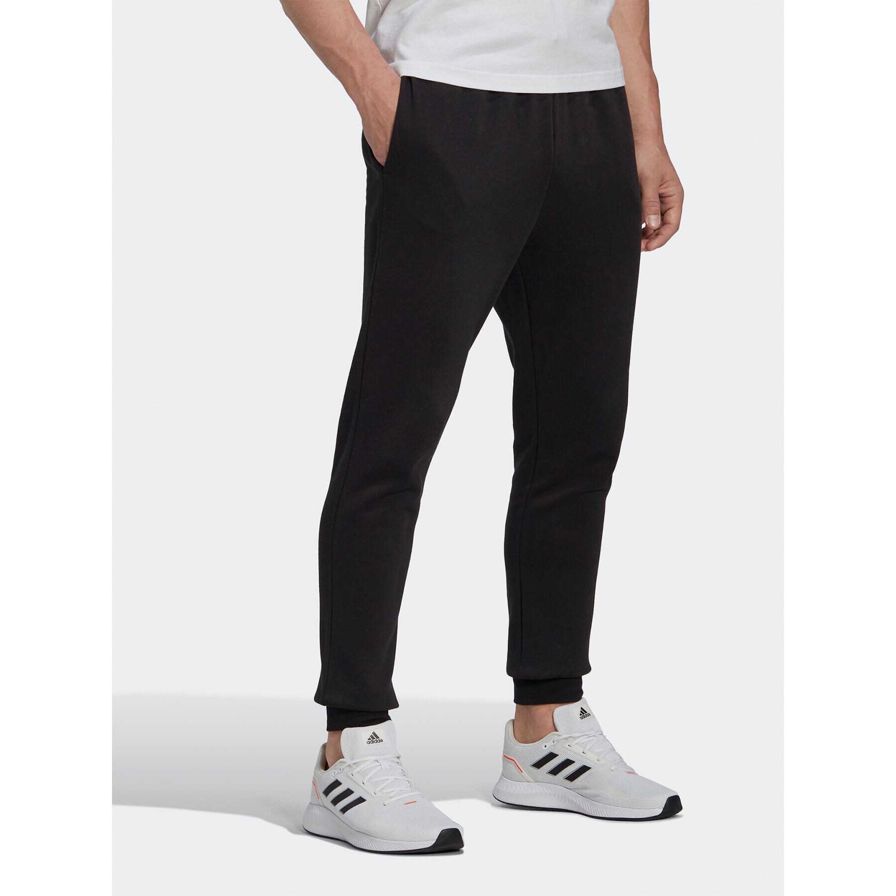 adidas Pantaloni trening Essentials Fleece Regular Tapered Joggers HL2236 Negru Regular Fit - Pled.ro