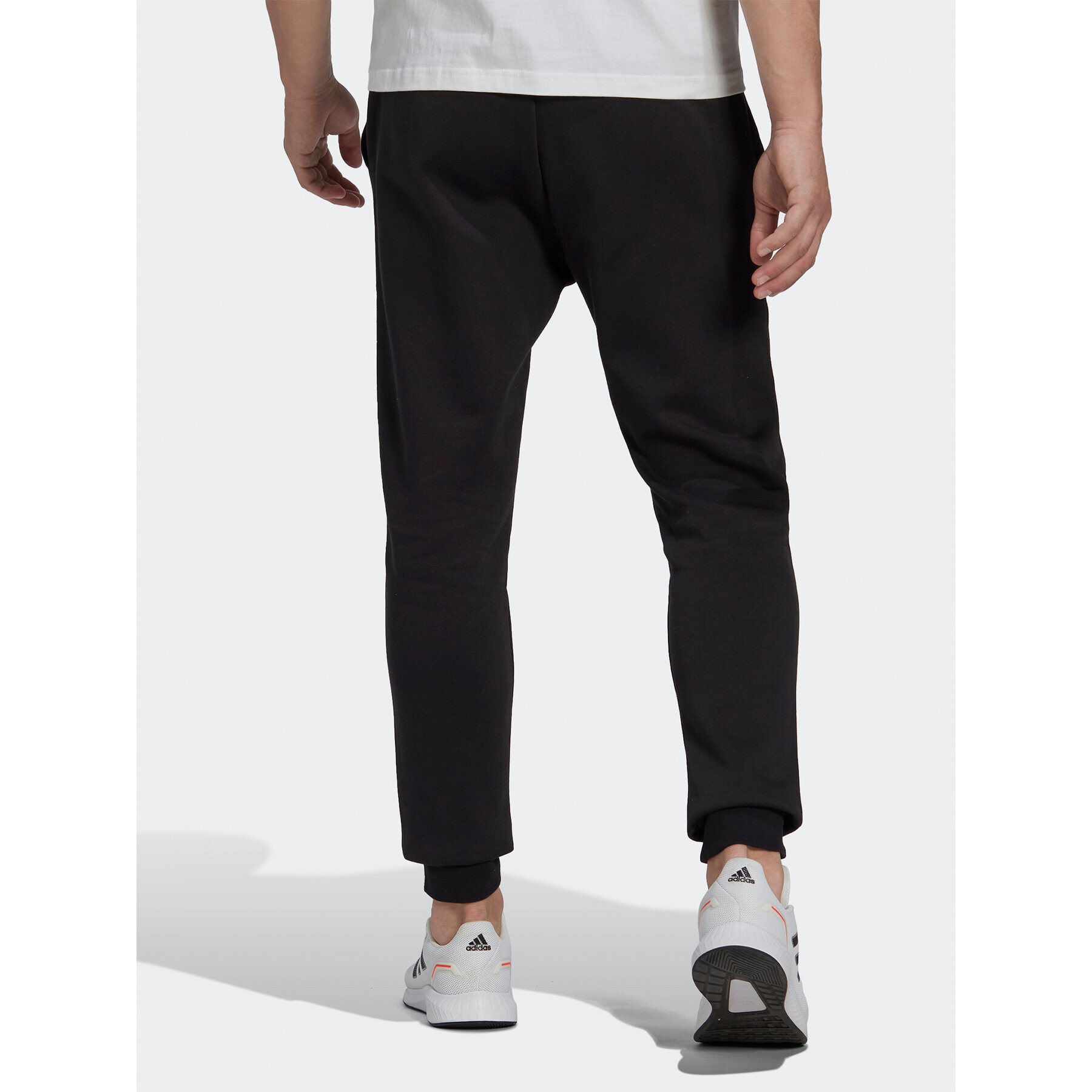 adidas Pantaloni trening Essentials Fleece Regular Tapered Joggers HL2236 Negru Regular Fit - Pled.ro