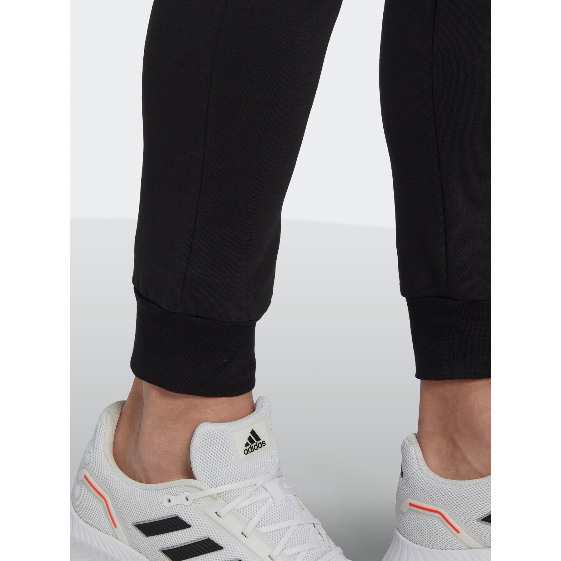 adidas Pantaloni trening Essentials Fleece Regular Tapered Joggers HL2236 Negru Regular Fit - Pled.ro