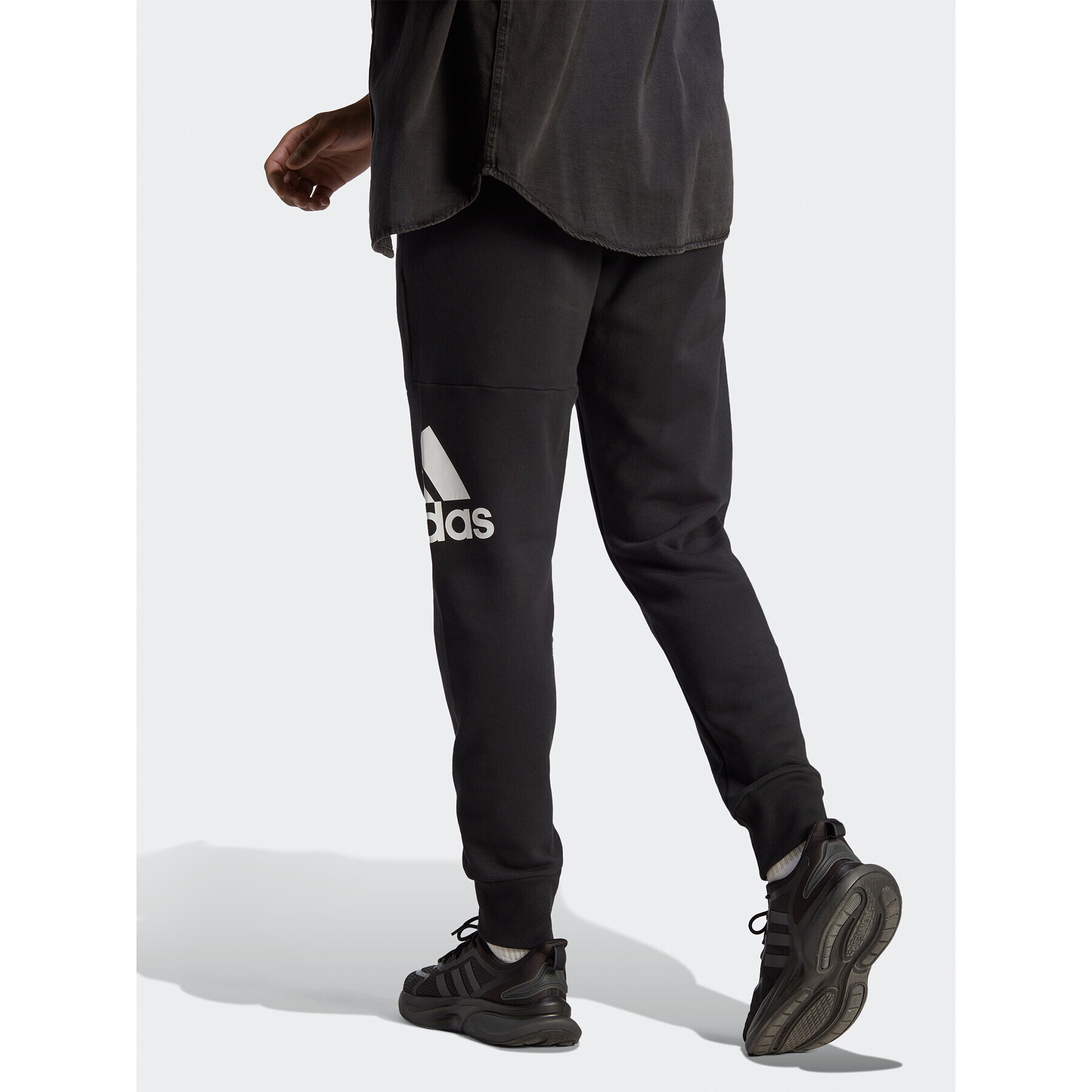 adidas Pantaloni trening Essentials French Terry Tapered Cuff Logo Joggers HA4342 Negru Regular Fit - Pled.ro