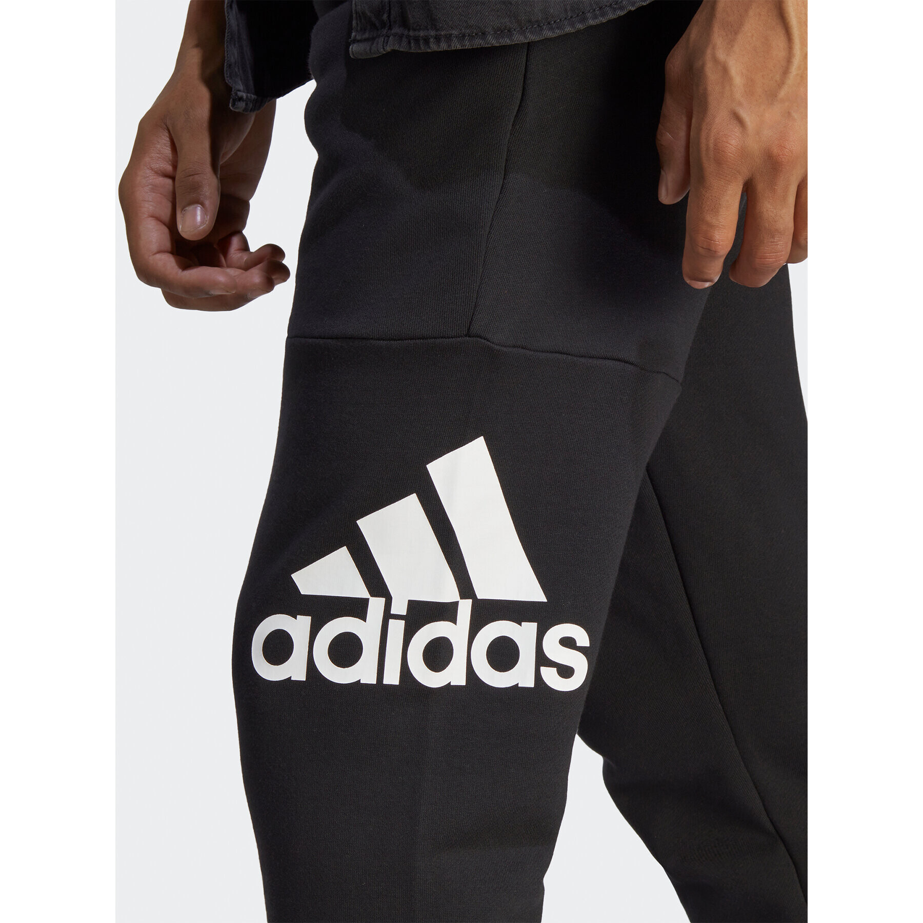 adidas Pantaloni trening Essentials French Terry Tapered Cuff Logo Joggers HA4342 Negru Regular Fit - Pled.ro