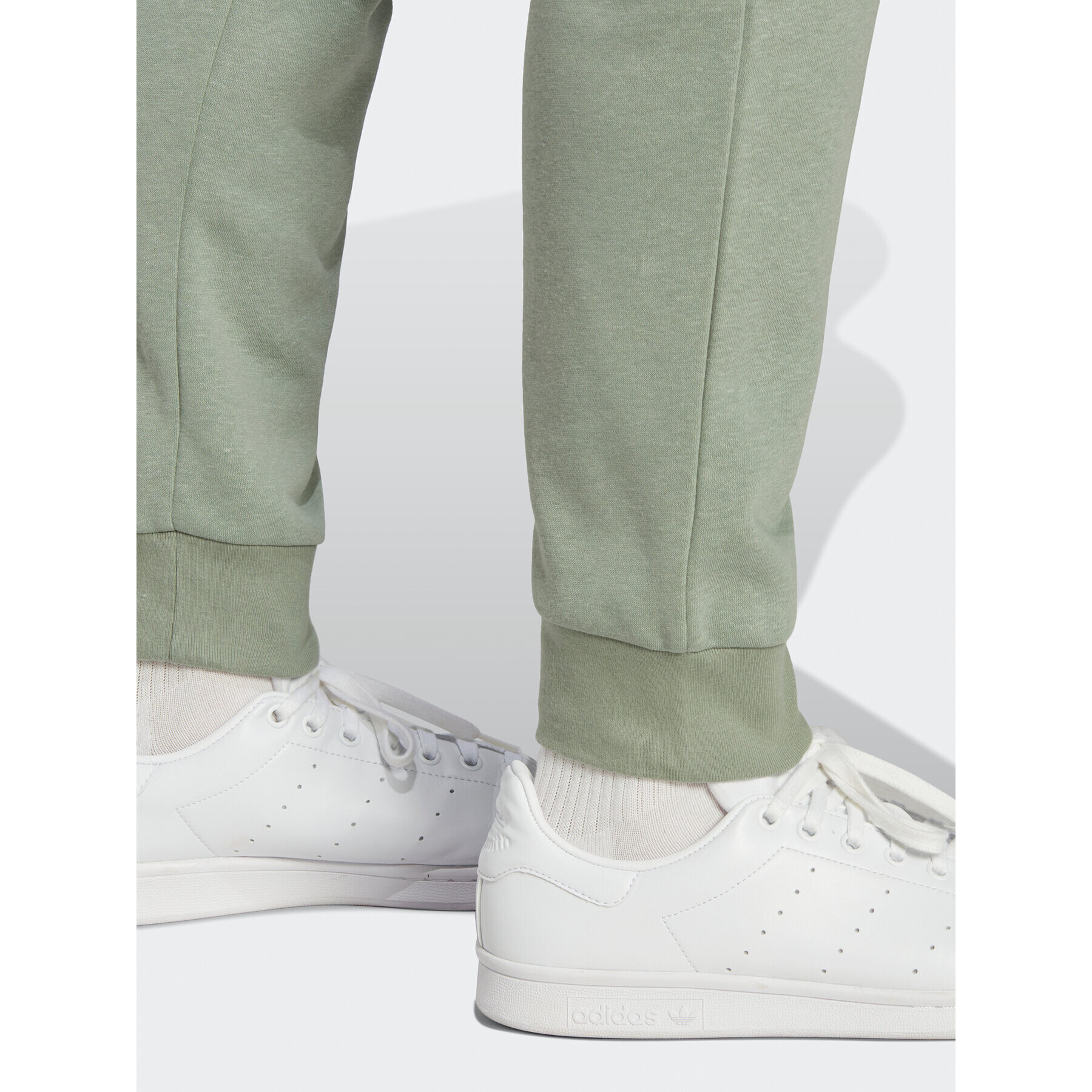 adidas Pantaloni trening Essentials+ Made with Hemp Joggers HR2968 Verde Slim Fit - Pled.ro