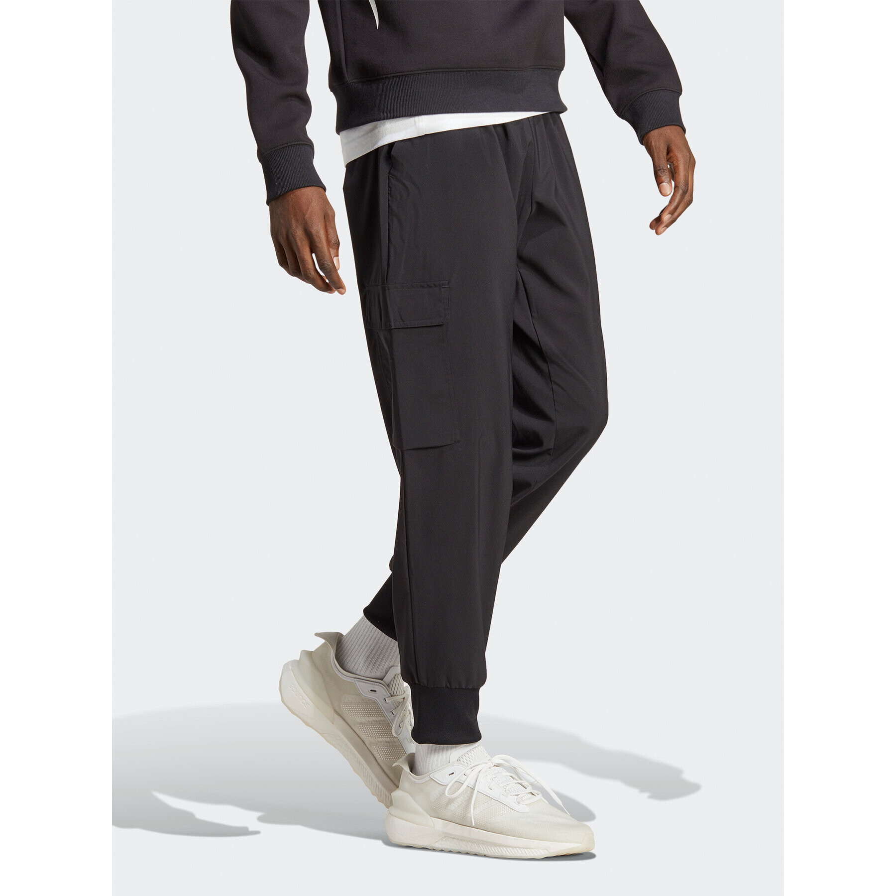 adidas Pantaloni trening Essentials Small Logo Woven Cargo Ankle-Length Pants HA4348 Negru Regular Fit - Pled.ro