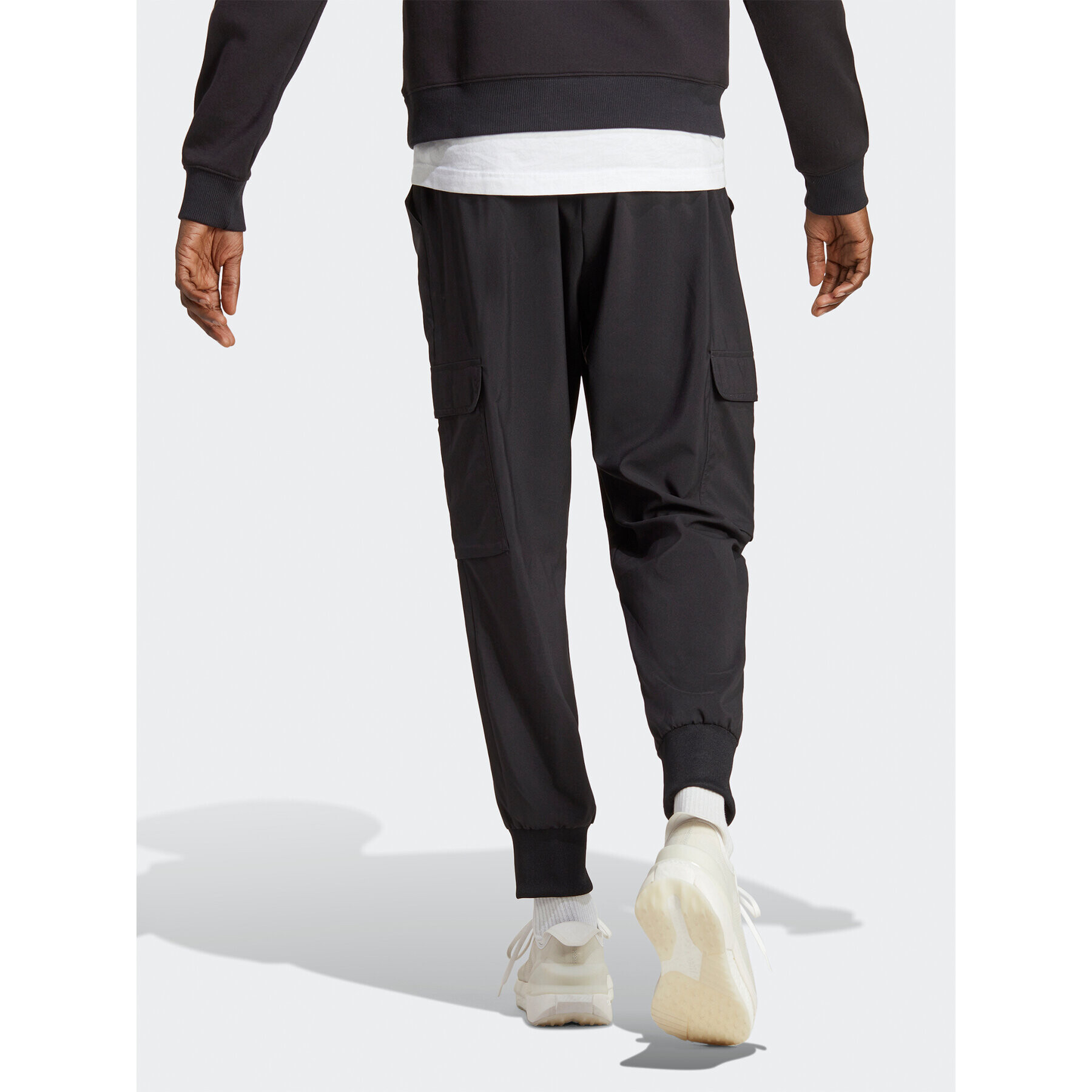 adidas Pantaloni trening Essentials Small Logo Woven Cargo Ankle-Length Pants HA4348 Negru Regular Fit - Pled.ro