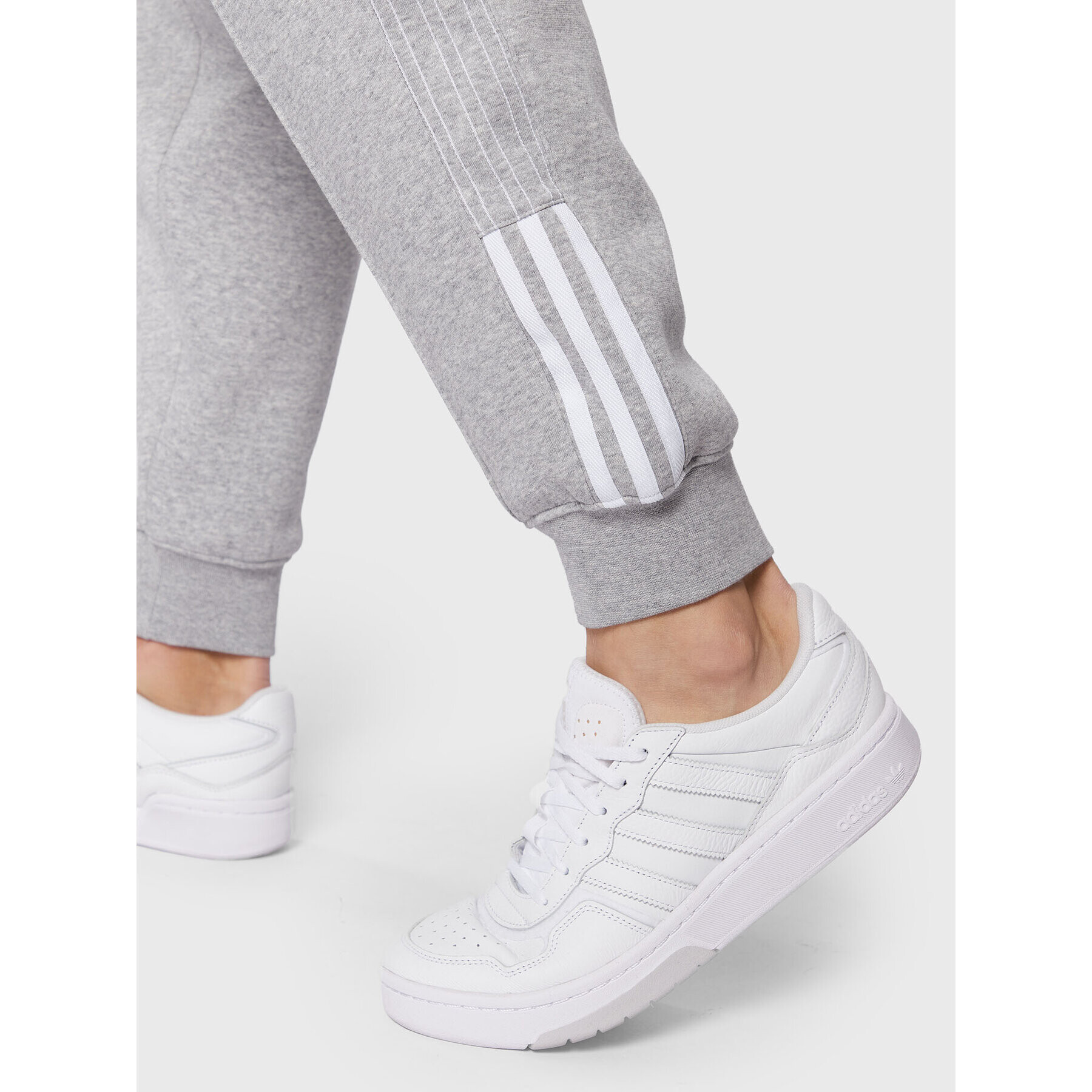 adidas Pantaloni trening Fleece Sst HI2997 Gri Regular Fit - Pled.ro