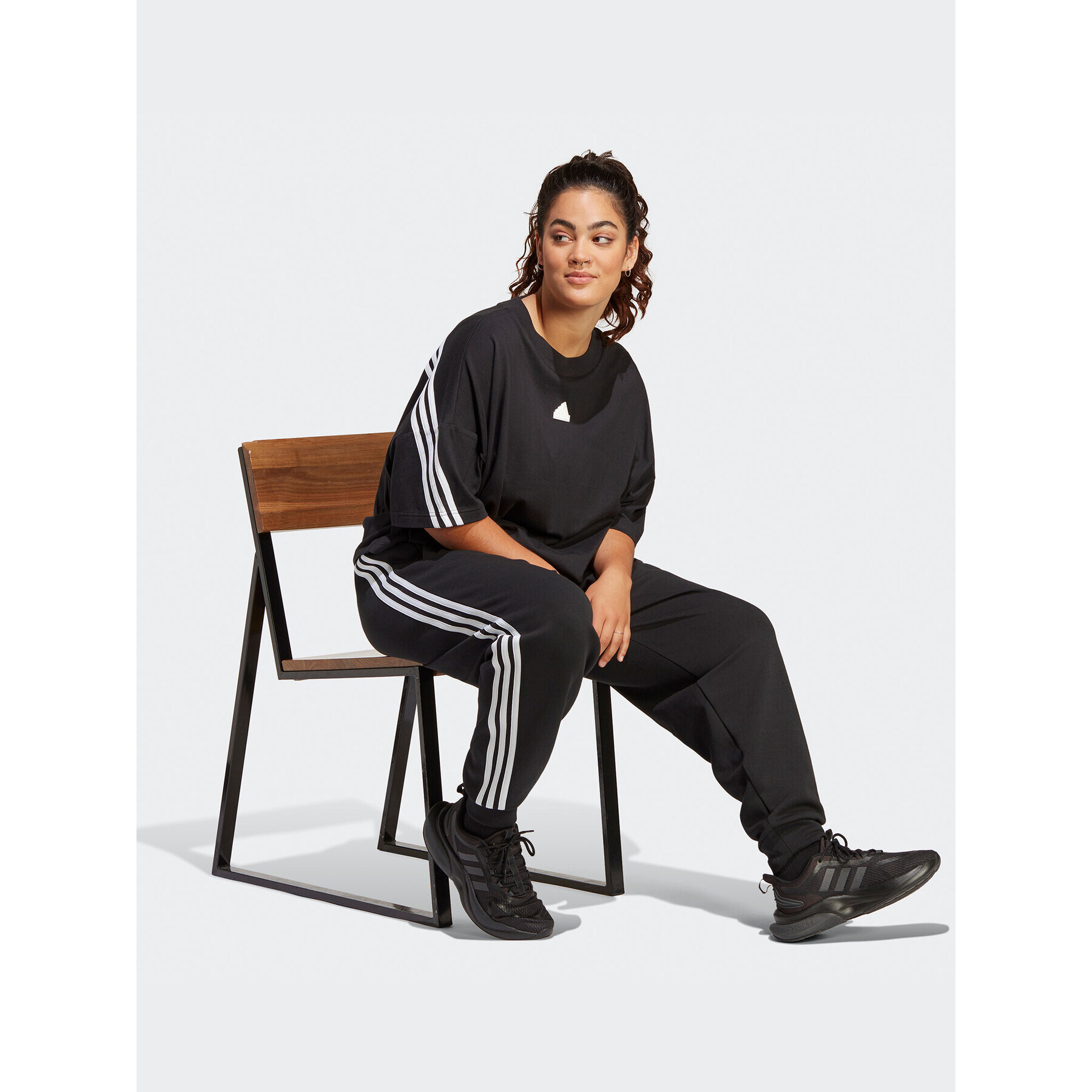 adidas Pantaloni trening Future Icons 3-Stripes Regular Tracksuit Bottoms (Plus Size) HT4703 Negru Regular Fit - Pled.ro