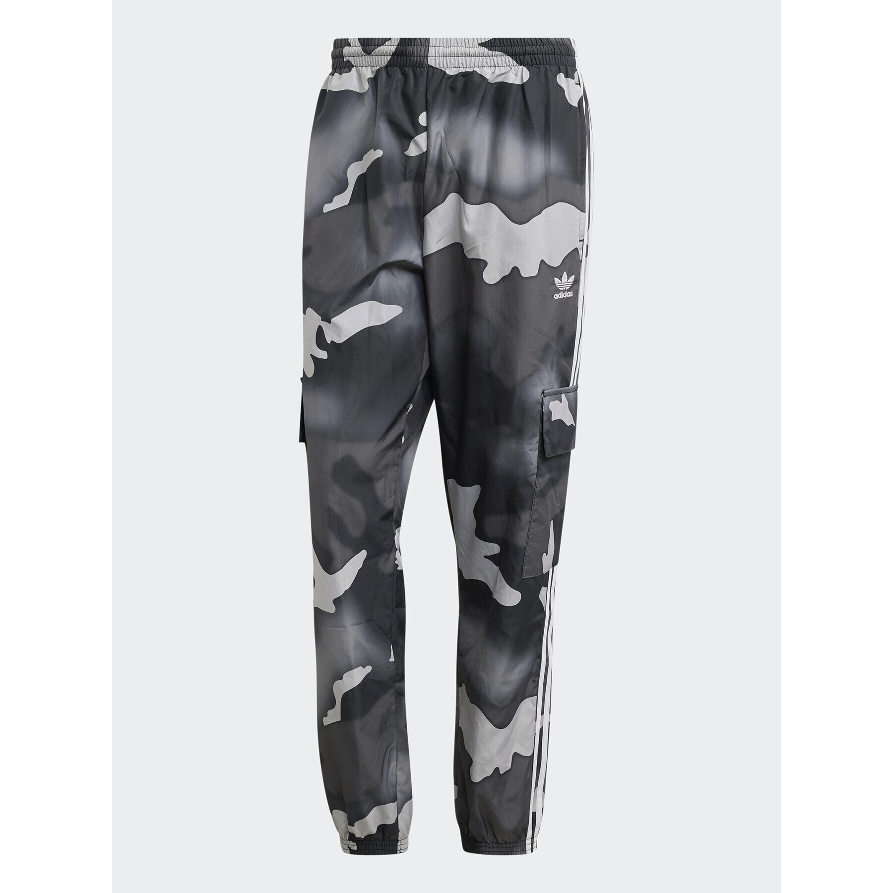 adidas Pantaloni trening Graphics Camo Cargo Trousers IC5733 Negru Regular Fit - Pled.ro