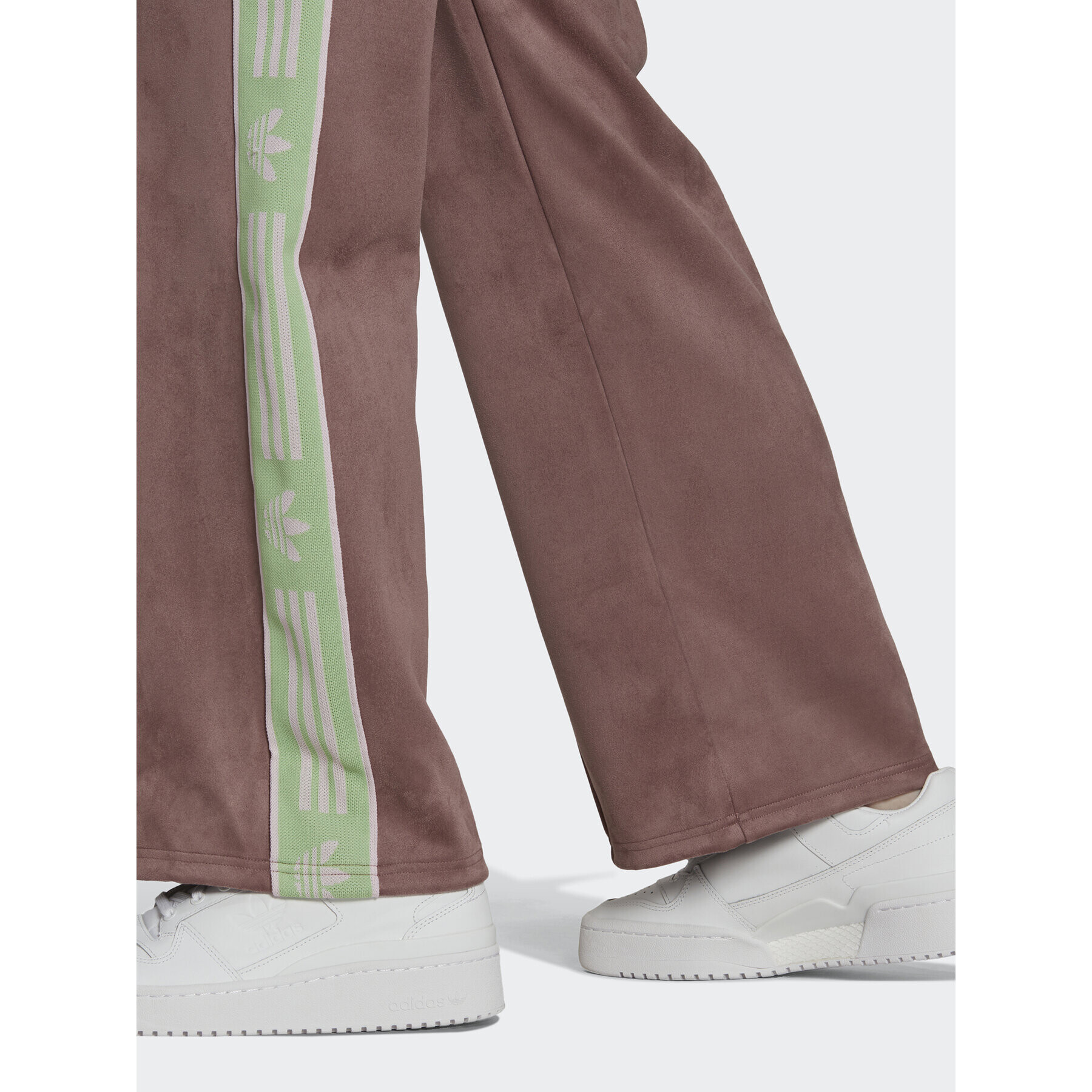 adidas Pantaloni trening HM1518 Maro Regular Fit - Pled.ro