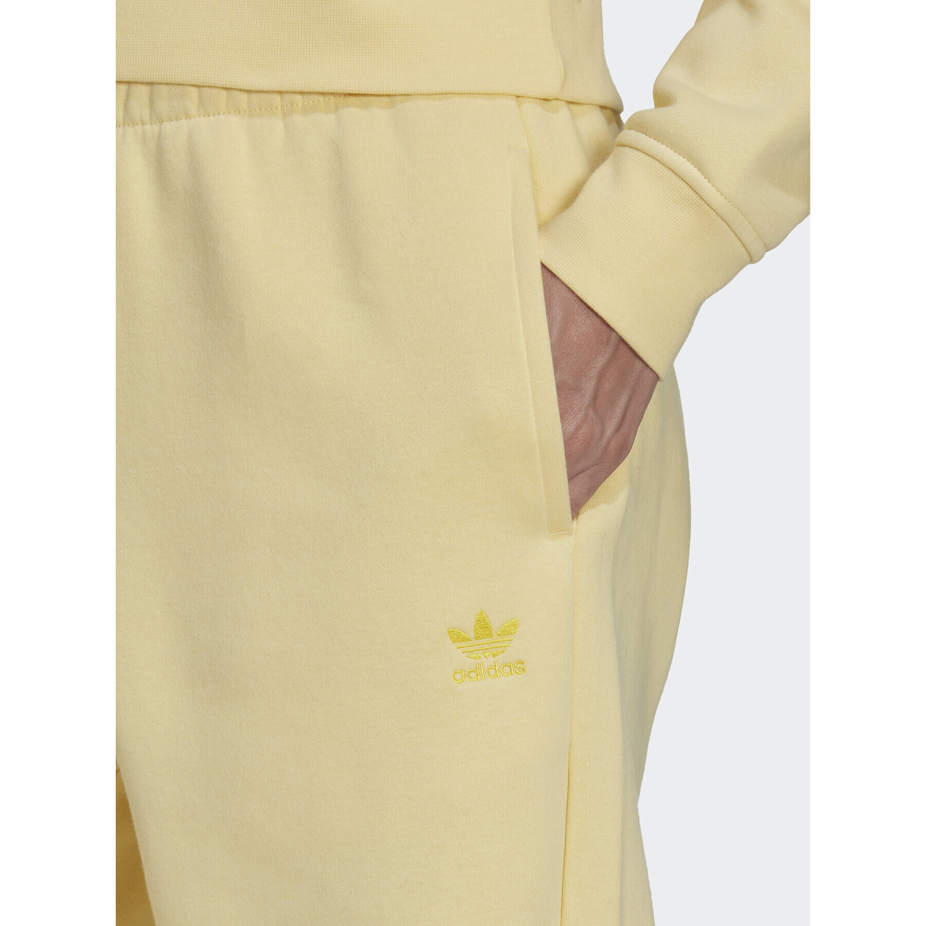 adidas Pantaloni trening IA1249 Galben Relaxed Fit - Pled.ro