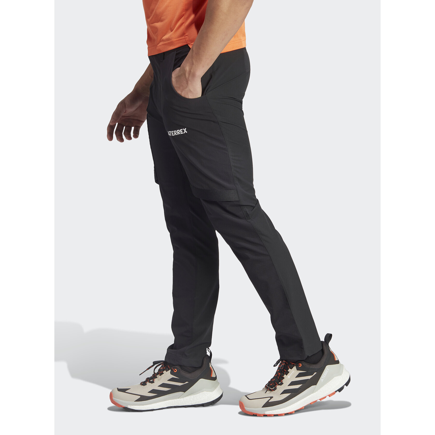 adidas Pantaloni trening IB1119 Negru Regular Fit - Pled.ro