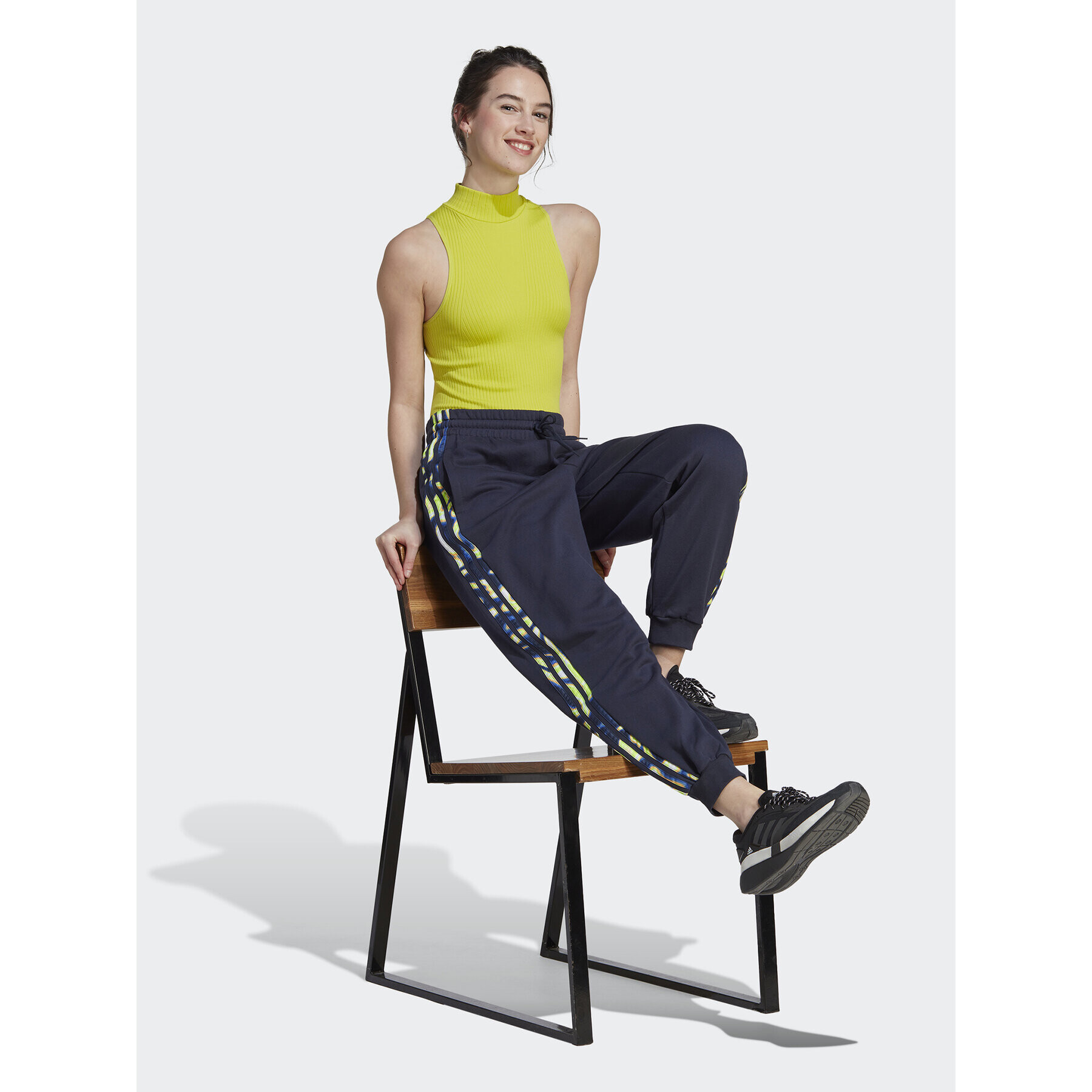 adidas Pantaloni trening IL5863 Albastru Loose Fit - Pled.ro