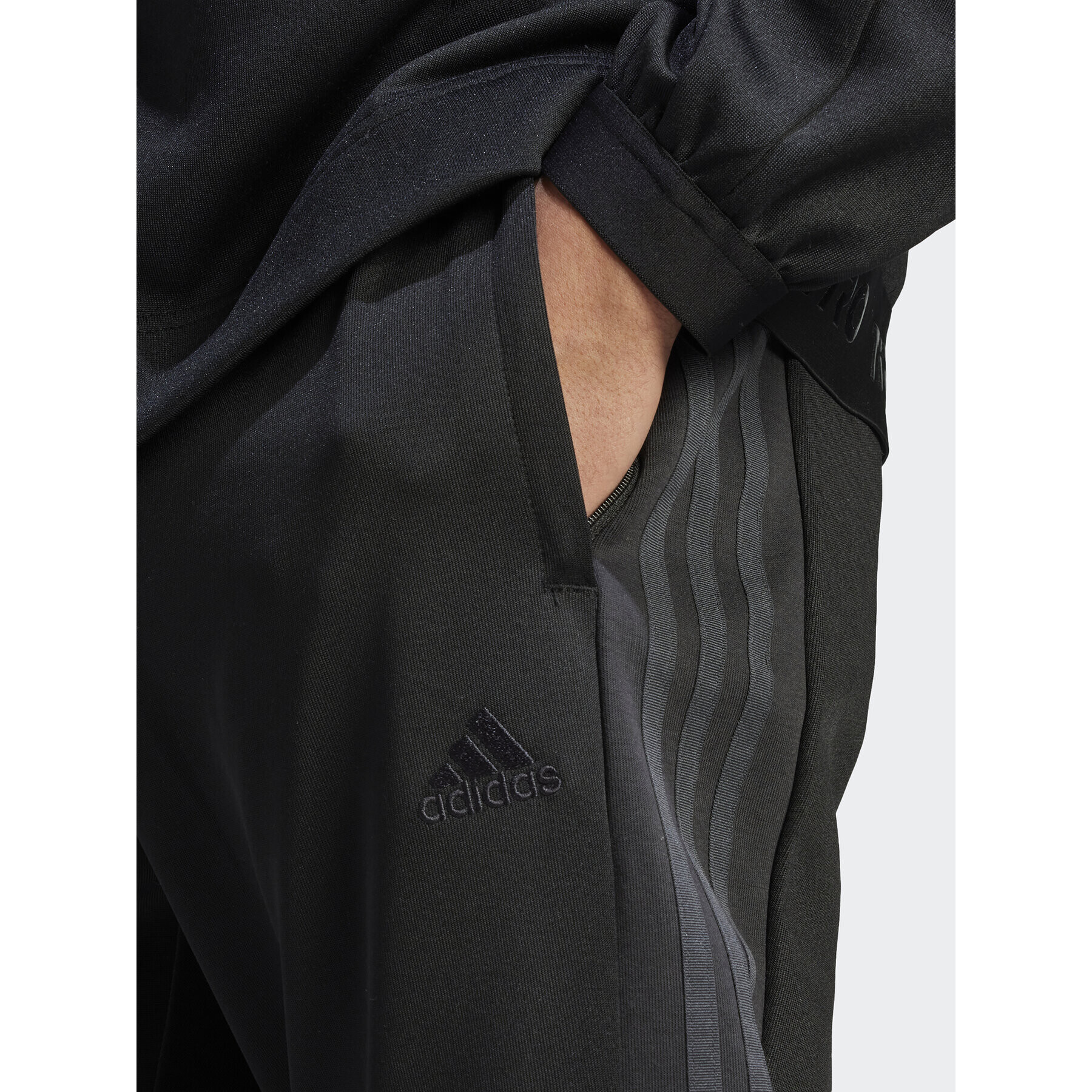 adidas Pantaloni trening IM2899 Negru Regular Fit - Pled.ro