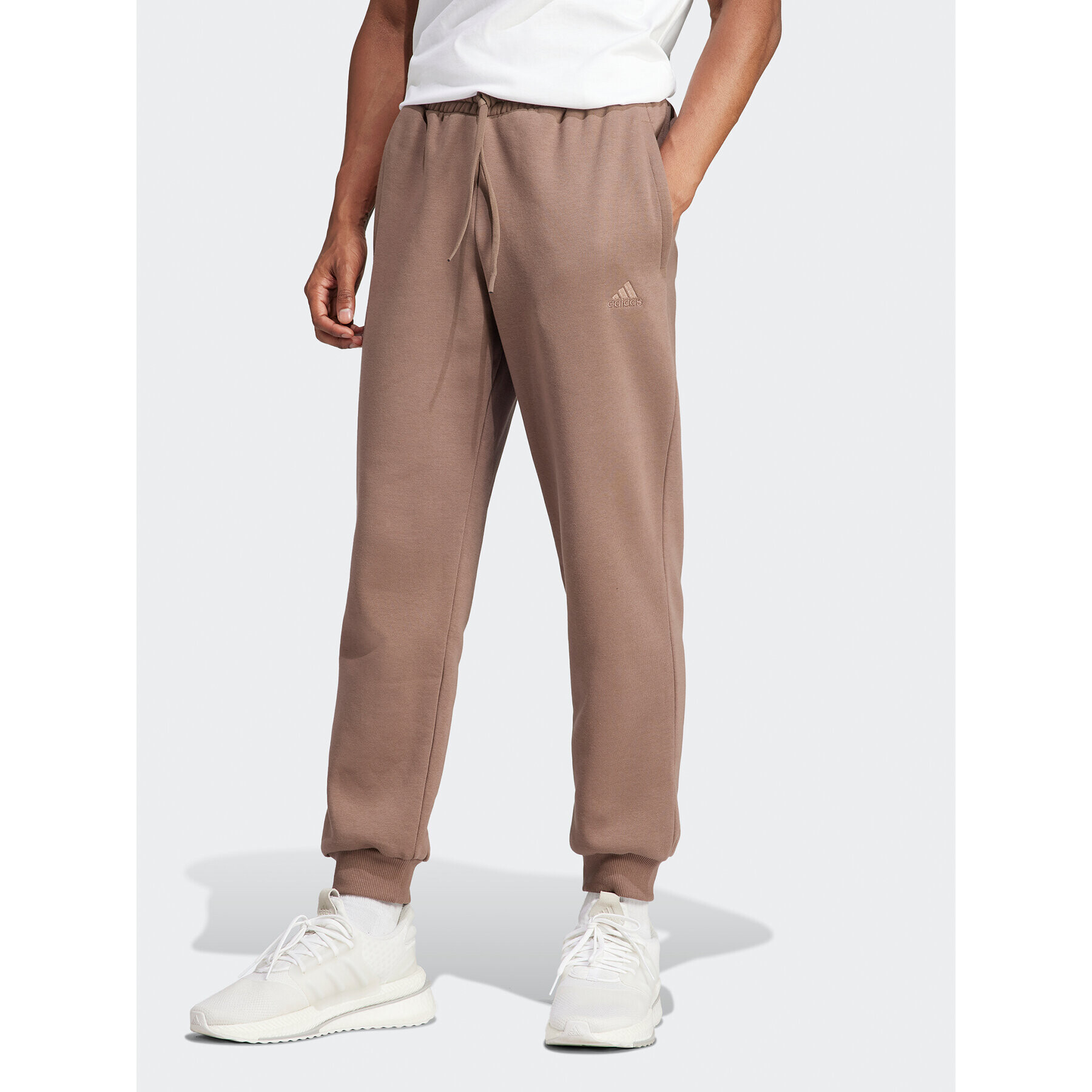 adidas Pantaloni trening IR8362 Maro Regular Fit - Pled.ro