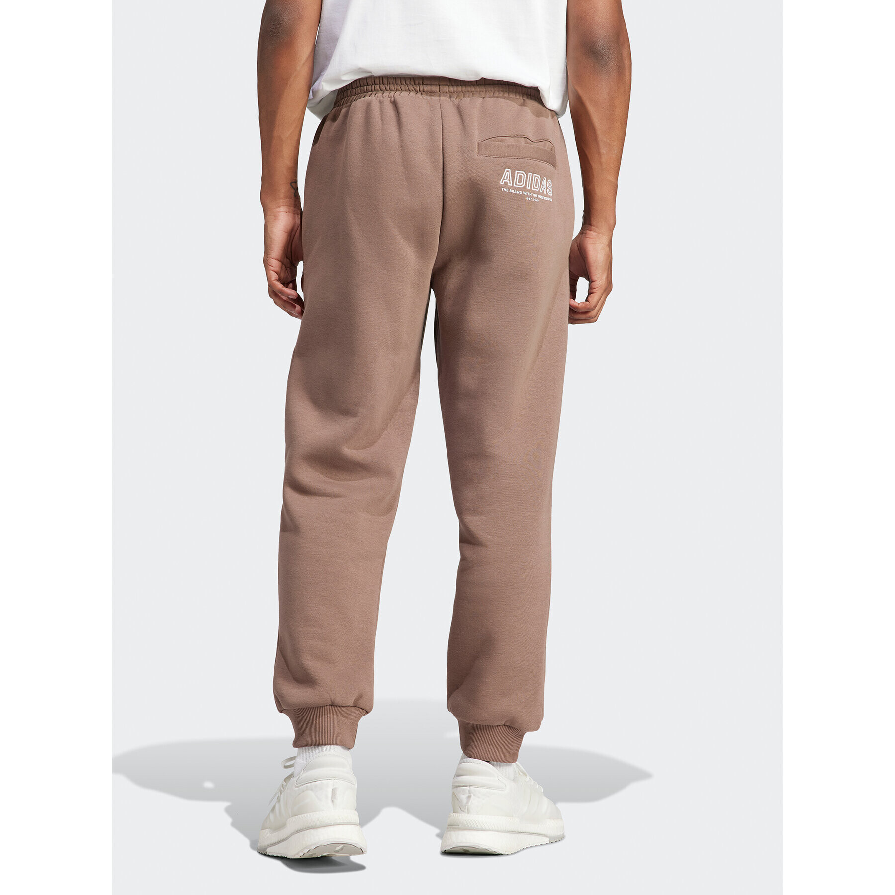 adidas Pantaloni trening IR8362 Maro Regular Fit - Pled.ro