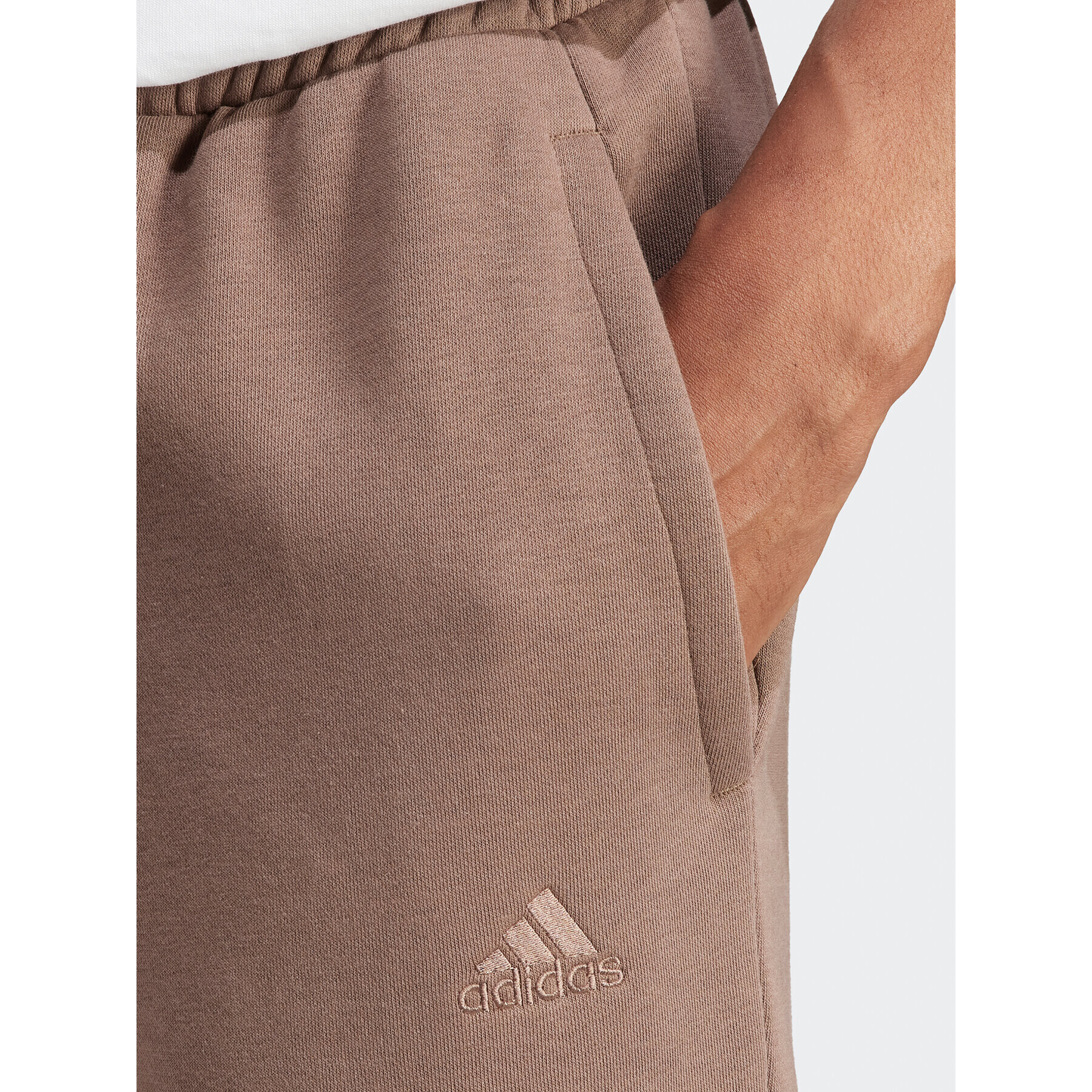 adidas Pantaloni trening IR8362 Maro Regular Fit - Pled.ro