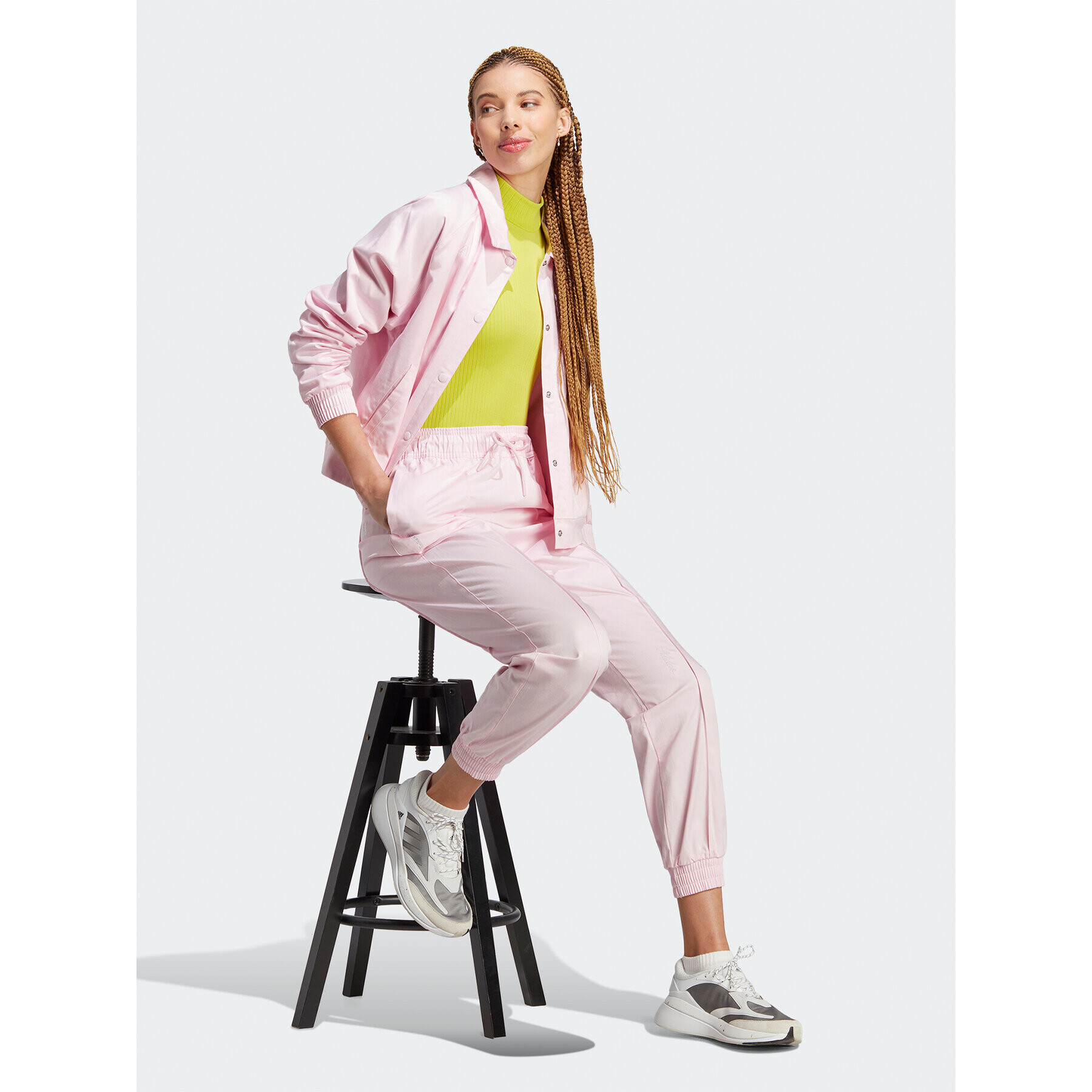 adidas Pantaloni trening Loose Trousers with Healing Crystals-Inspired Graphics IC0795 Roz Loose Fit - Pled.ro