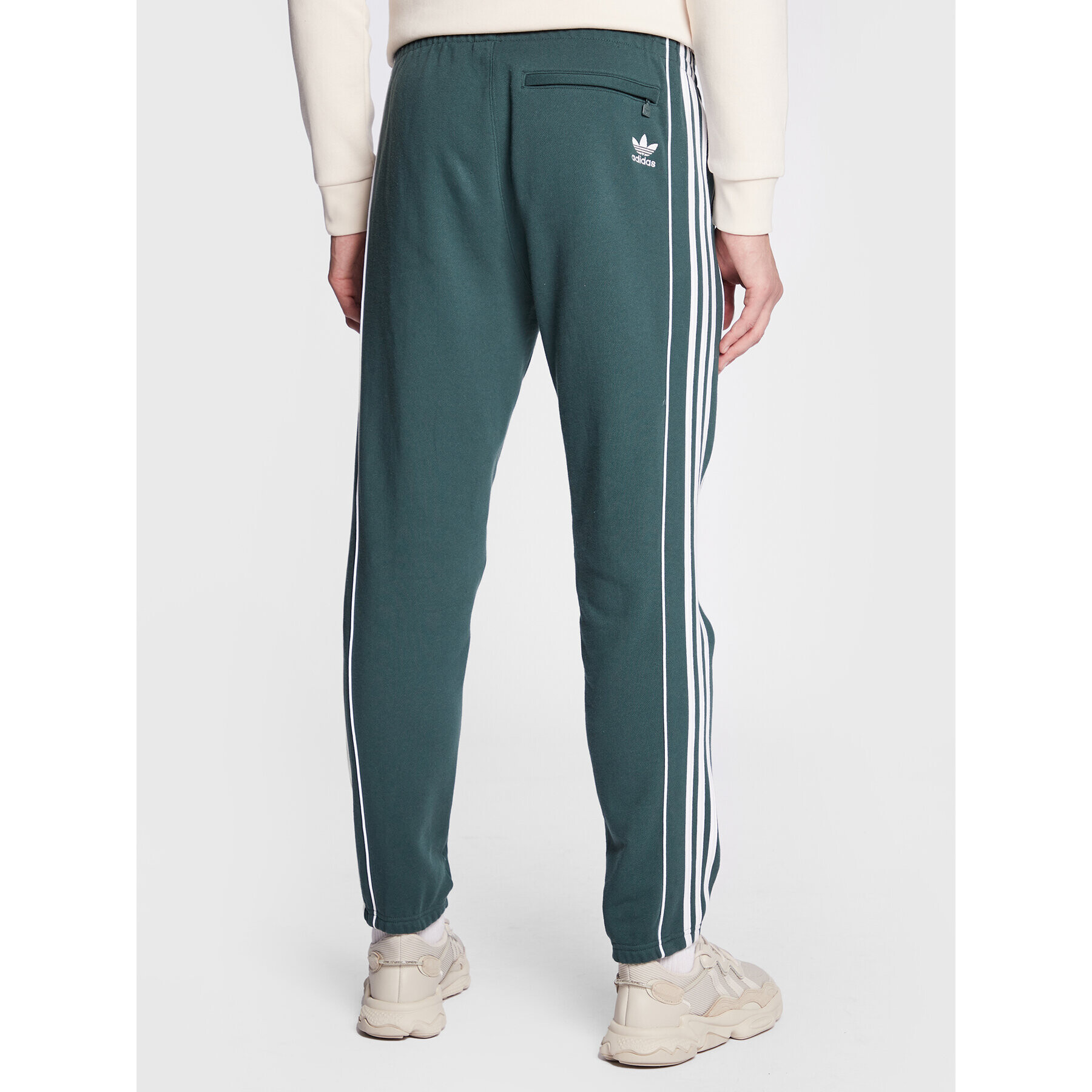 adidas Pantaloni trening Rekive HK7316 Verde Regular Fit - Pled.ro