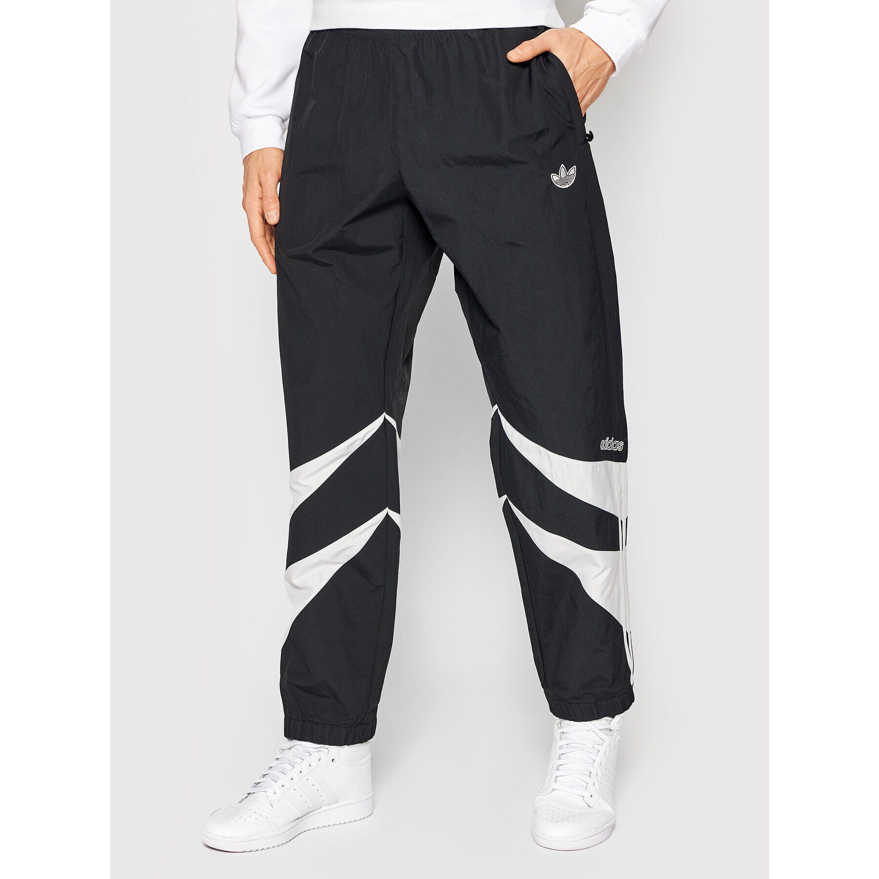 adidas Pantaloni trening Shark Woven H06758 Negru Regular Fit - Pled.ro