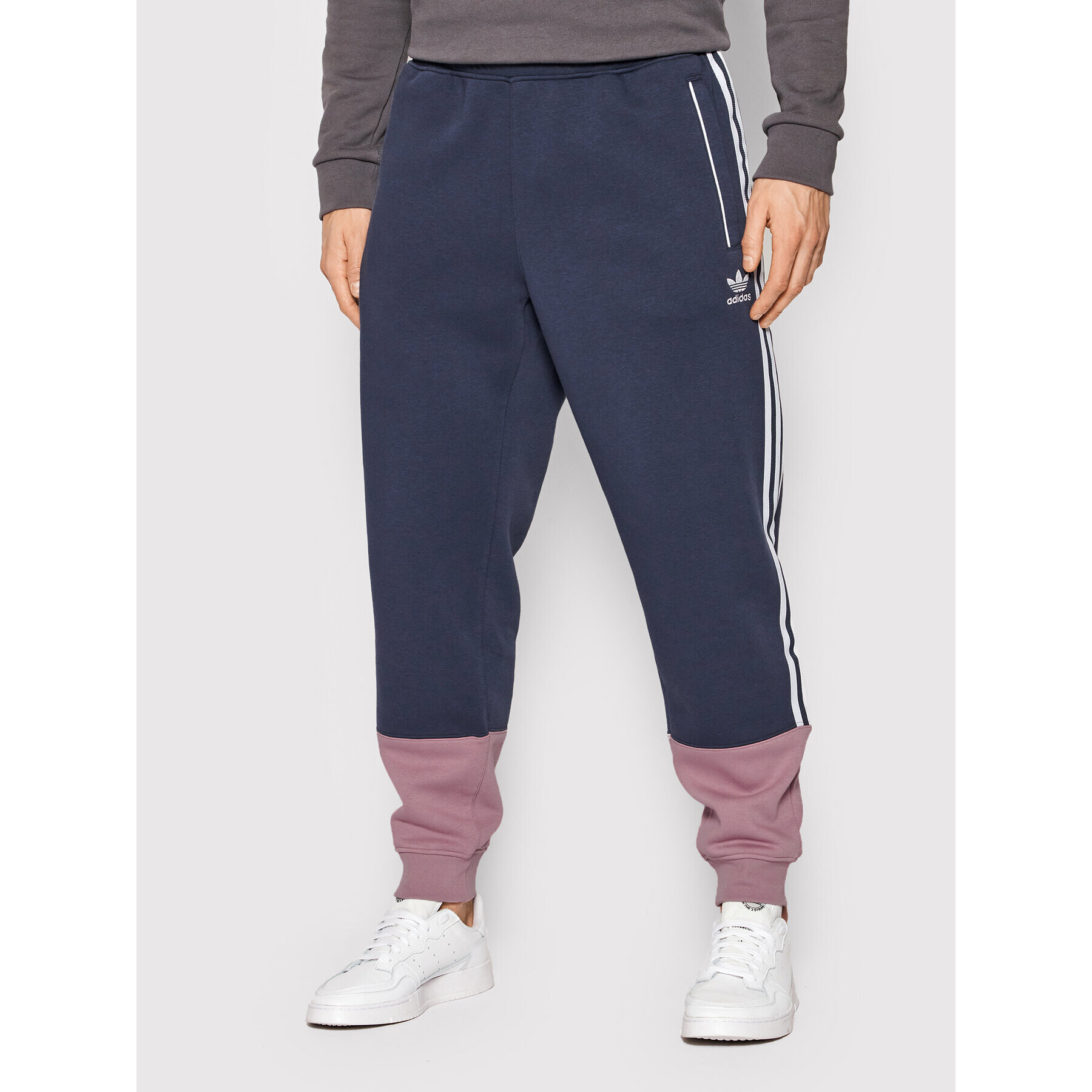 adidas Pantaloni trening Sst Fleece Track HC2083 Bleumarin Regular Fit - Pled.ro