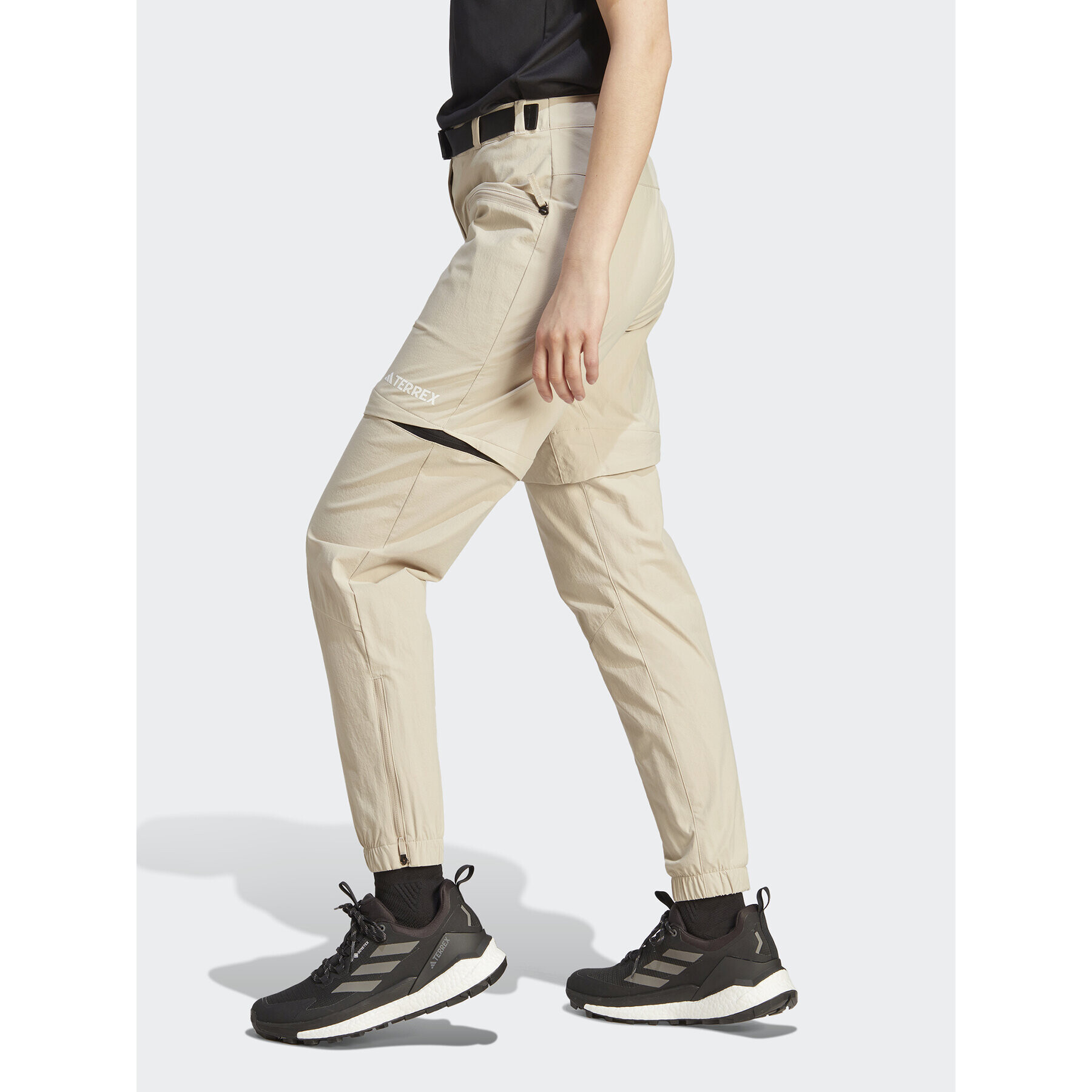 adidas Pantaloni trening Terrex Utilitas Hiking Zip-Off Tracksuit Bottoms HZ9046 Bej Regular Fit - Pled.ro