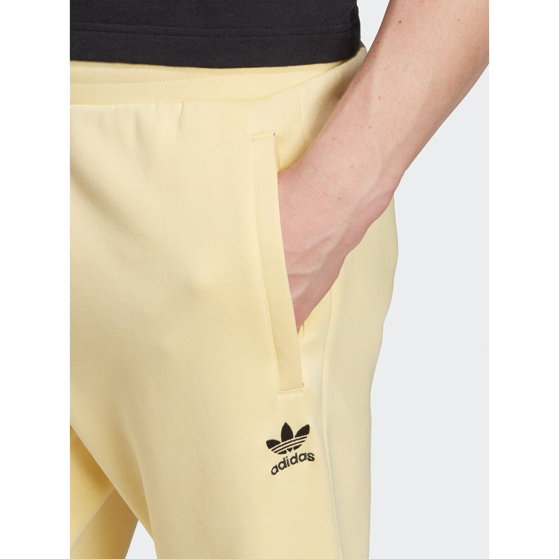 adidas Pantaloni trening Trefoil Essentials Joggers IA4831 Galben Slim Fit - Pled.ro