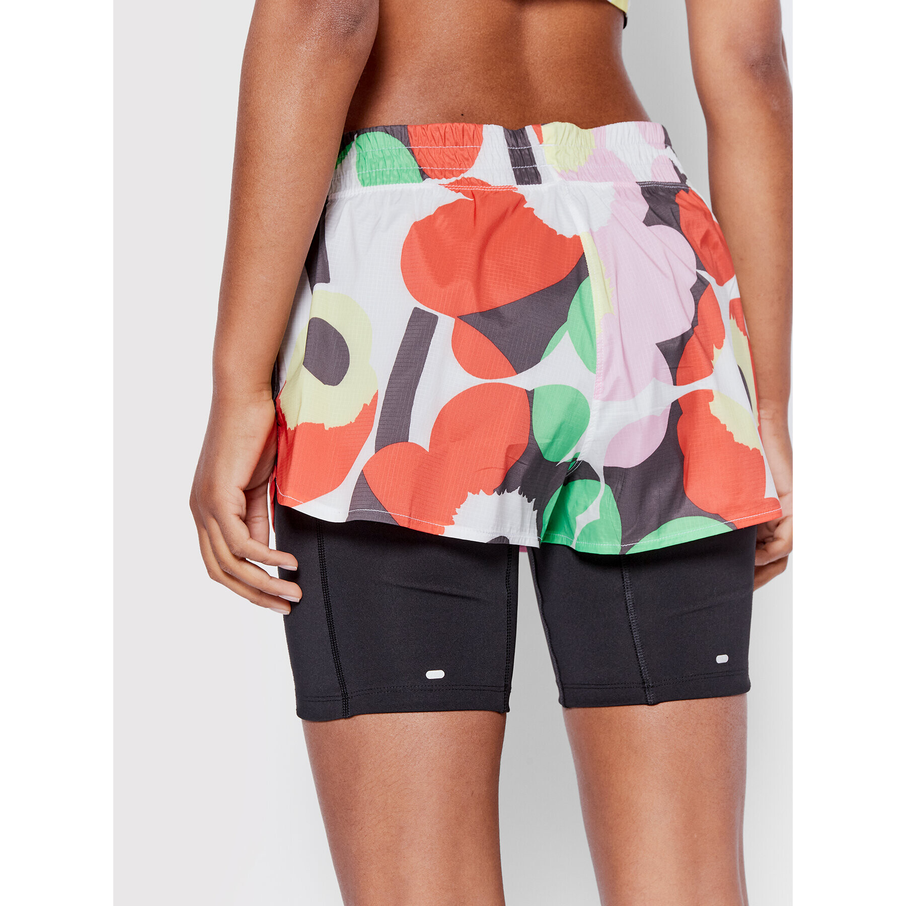 adidas Pantaloni scurți sport MARIMEKKO HC4199 Colorat Regular Fit - Pled.ro