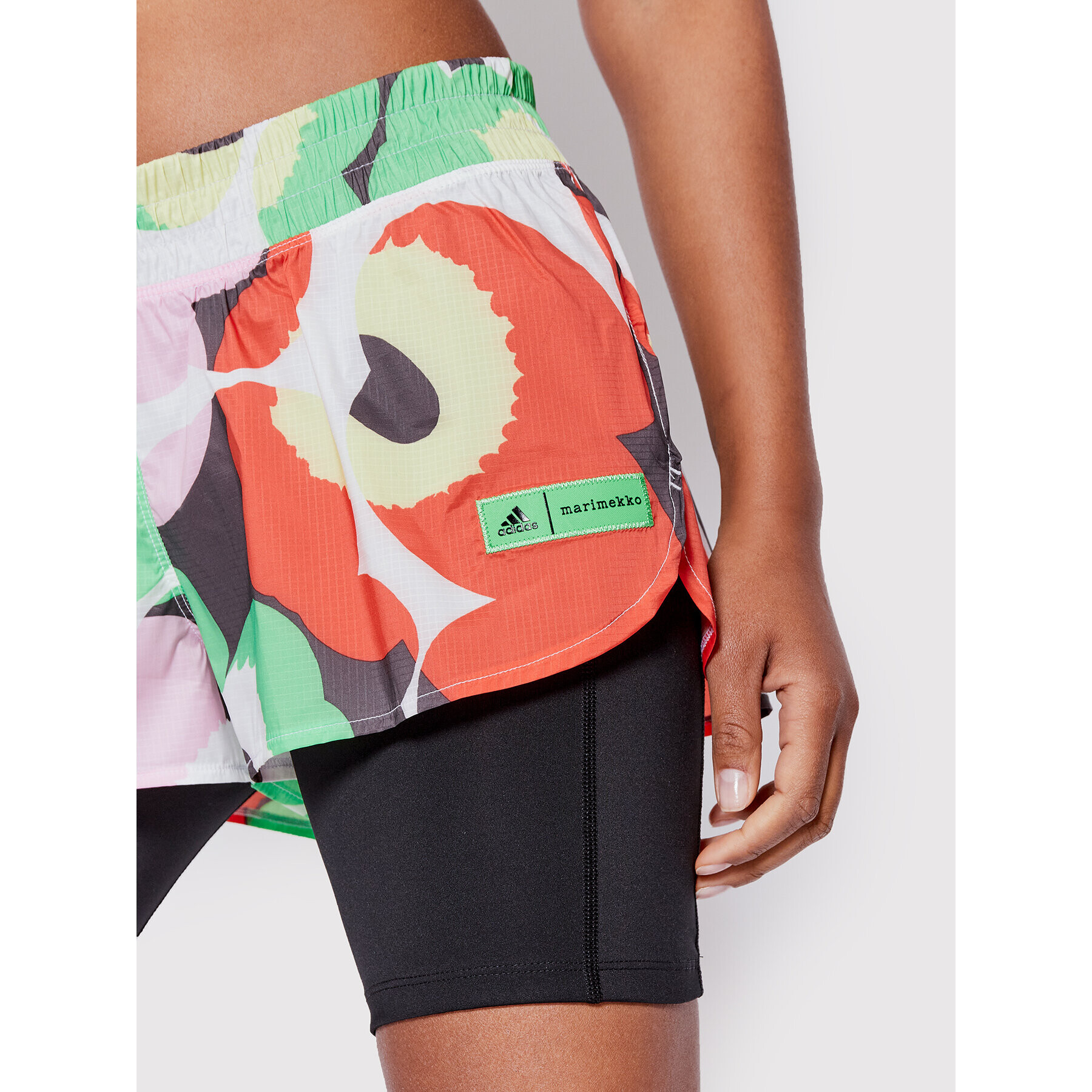 adidas Pantaloni scurți sport MARIMEKKO HC4199 Colorat Regular Fit - Pled.ro