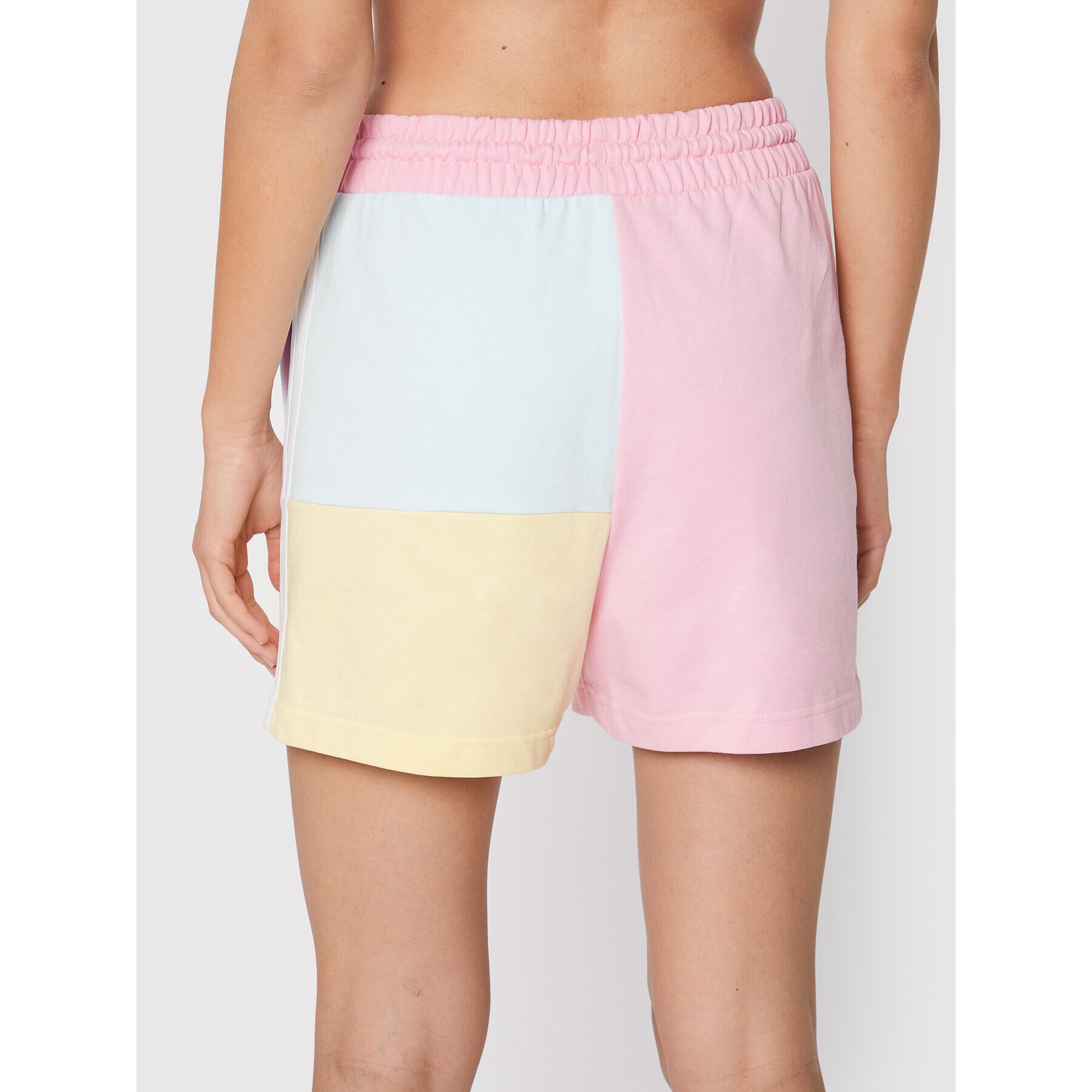 adidas Pantaloni scurți sport Essentials 3-Stripes Colorblock HJ9474 Colorat Relaxed Fit - Pled.ro