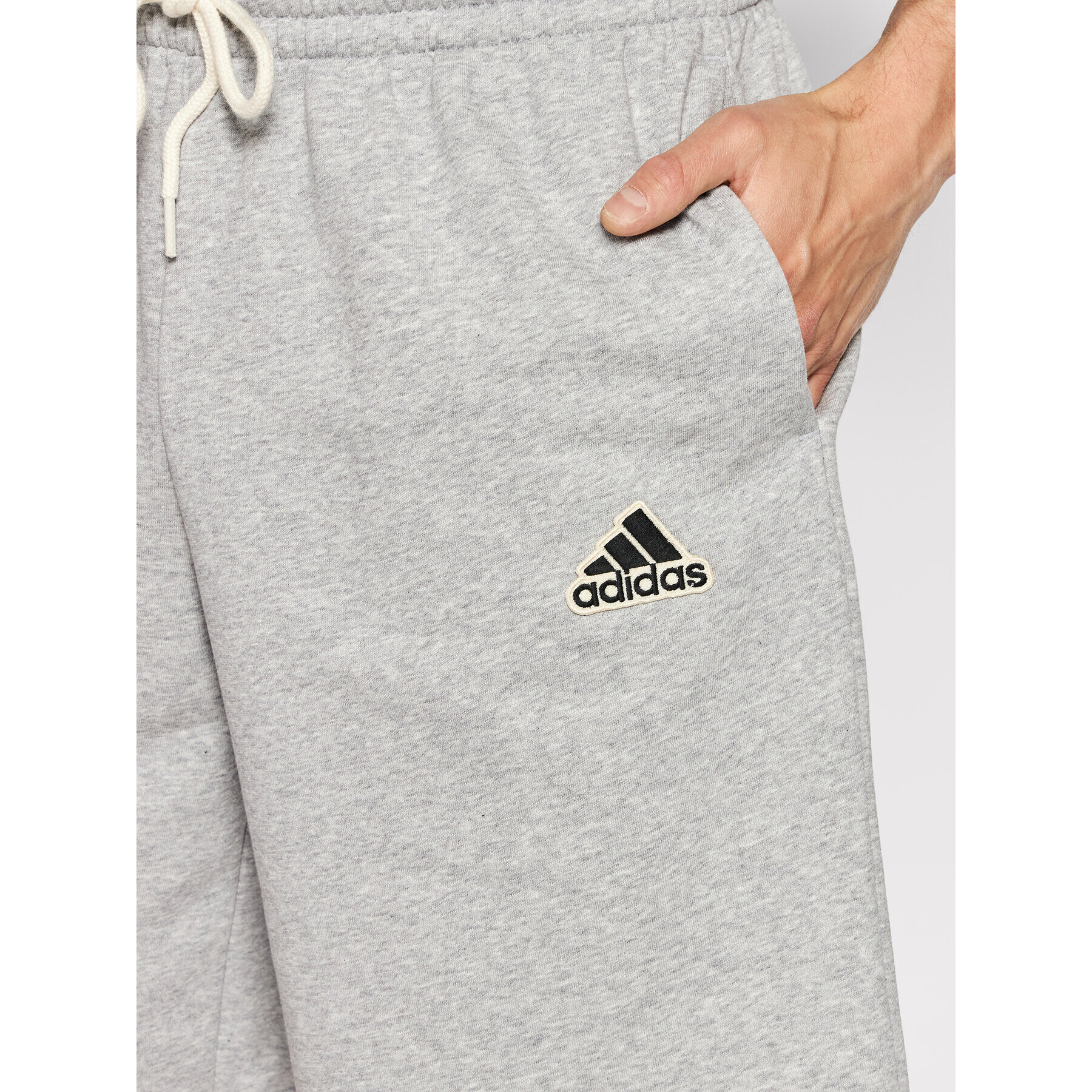 adidas Pantaloni scurți sport Essentials Feelcomfy HE1814 Gri Regular Fit - Pled.ro