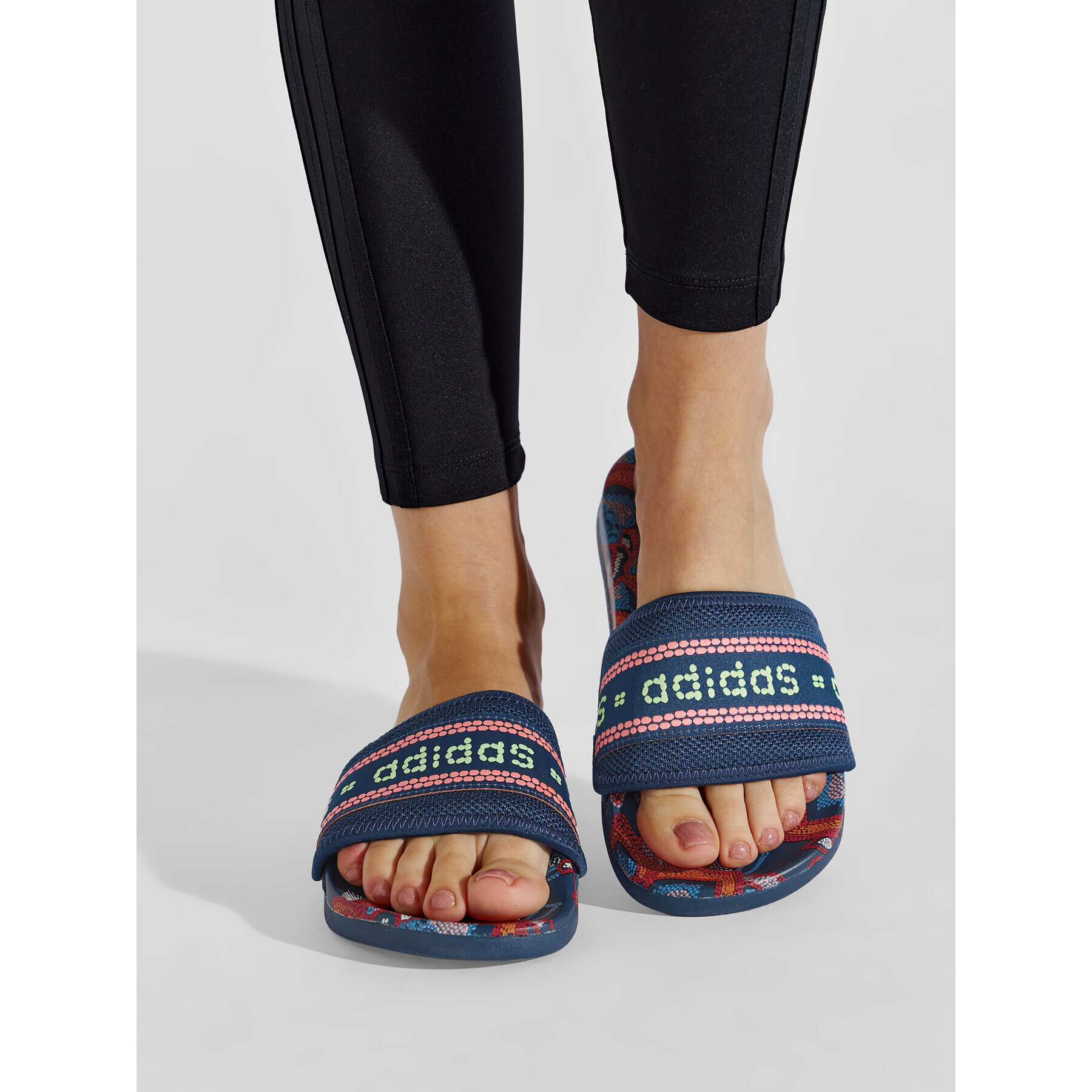 adidas Performance adidas Șlapi adilette Comfort GV7086 Bleumarin - Pled.ro