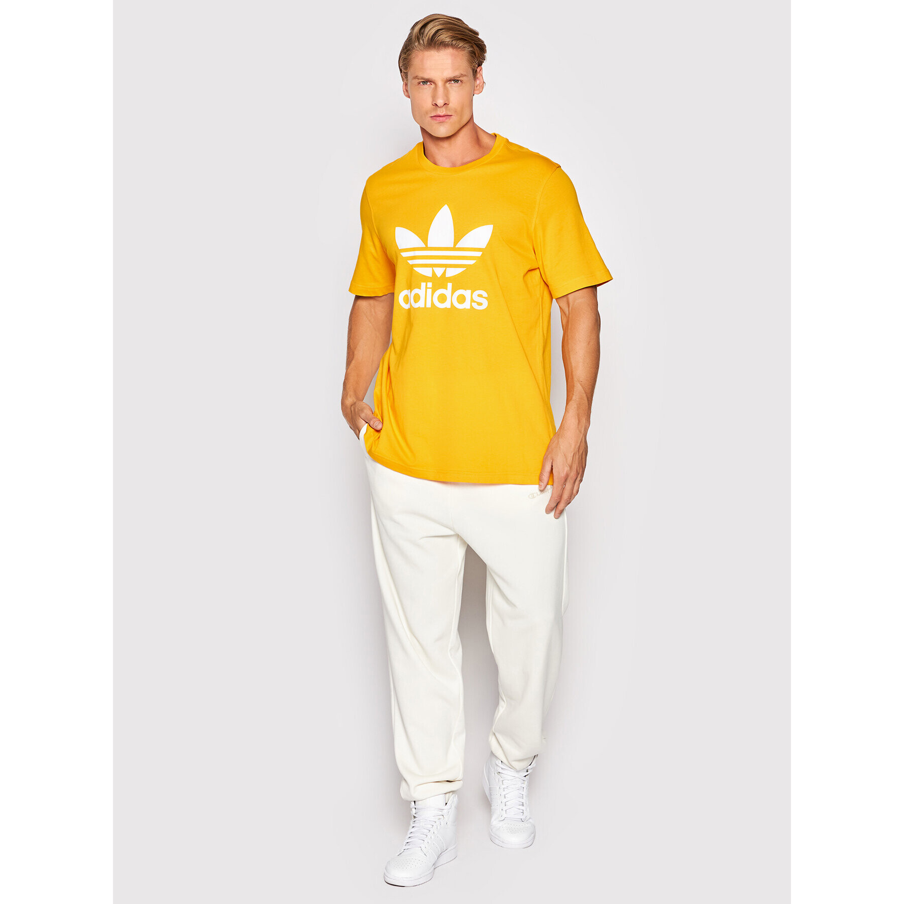 adidas Tricou adicolor Classic Trefoil HK5229 Galben Regular Fit - Pled.ro