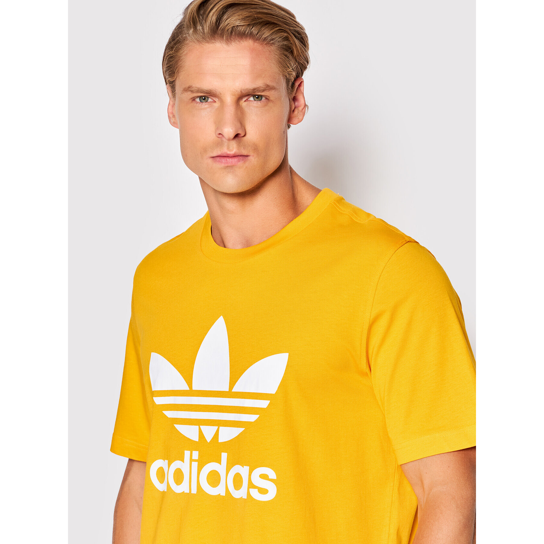 adidas Tricou adicolor Classic Trefoil HK5229 Galben Regular Fit - Pled.ro