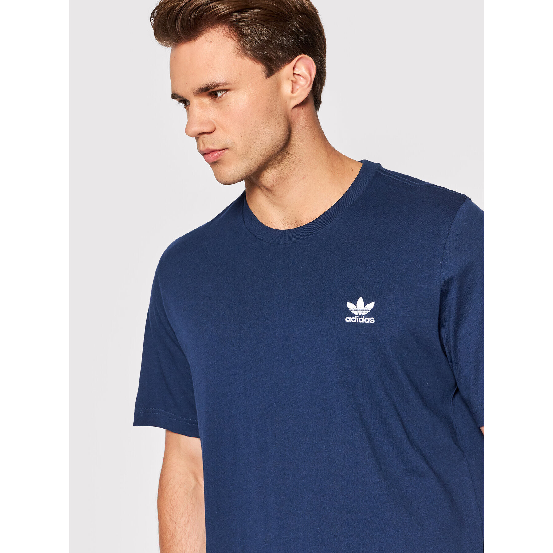 adidas Tricou adicolor Essentials Trefoil HJ7978 Bleumarin Regular Fit - Pled.ro