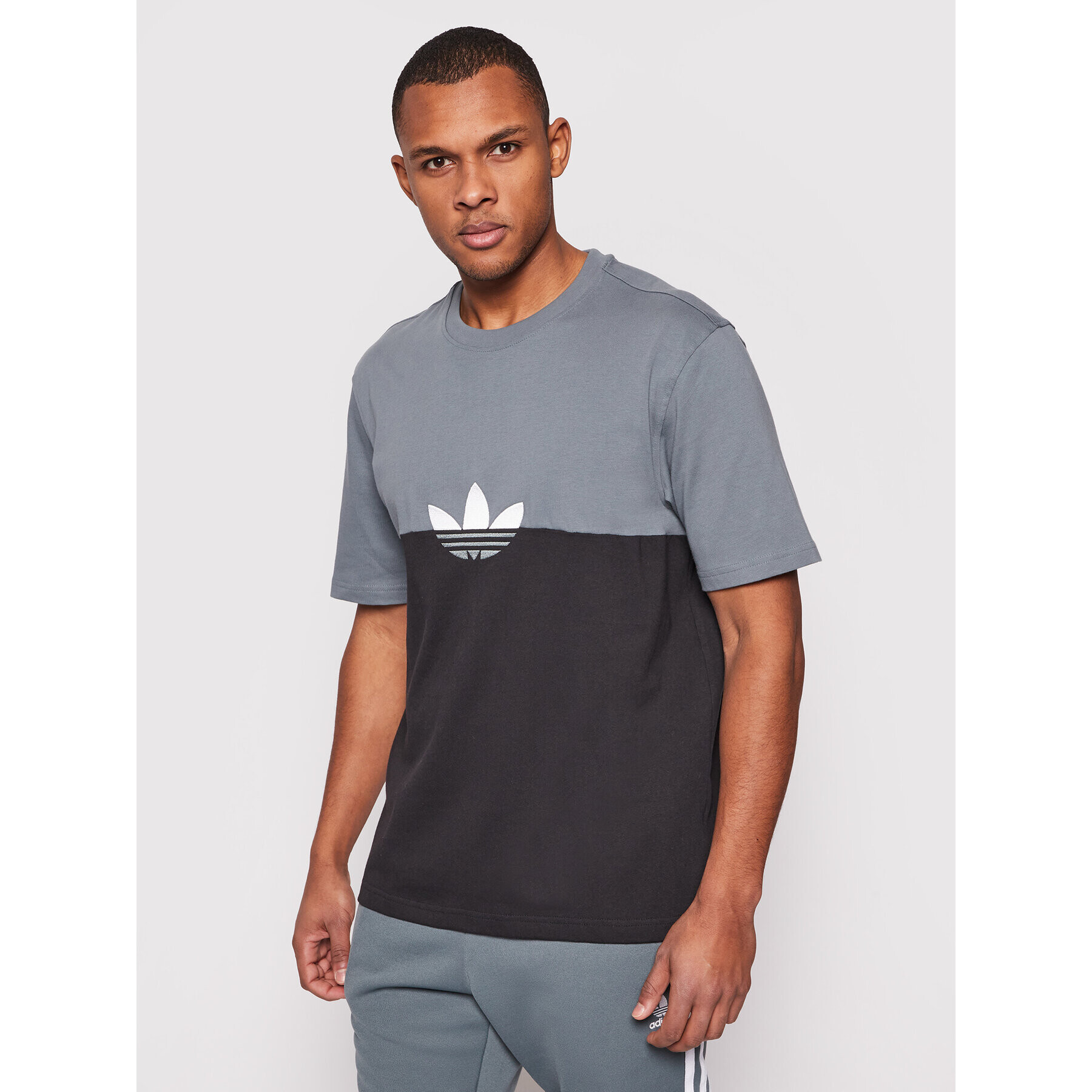 adidas Tricou adicolor Sliced Trefoil Boxy Tee GN3504 Negru Regular Fit - Pled.ro