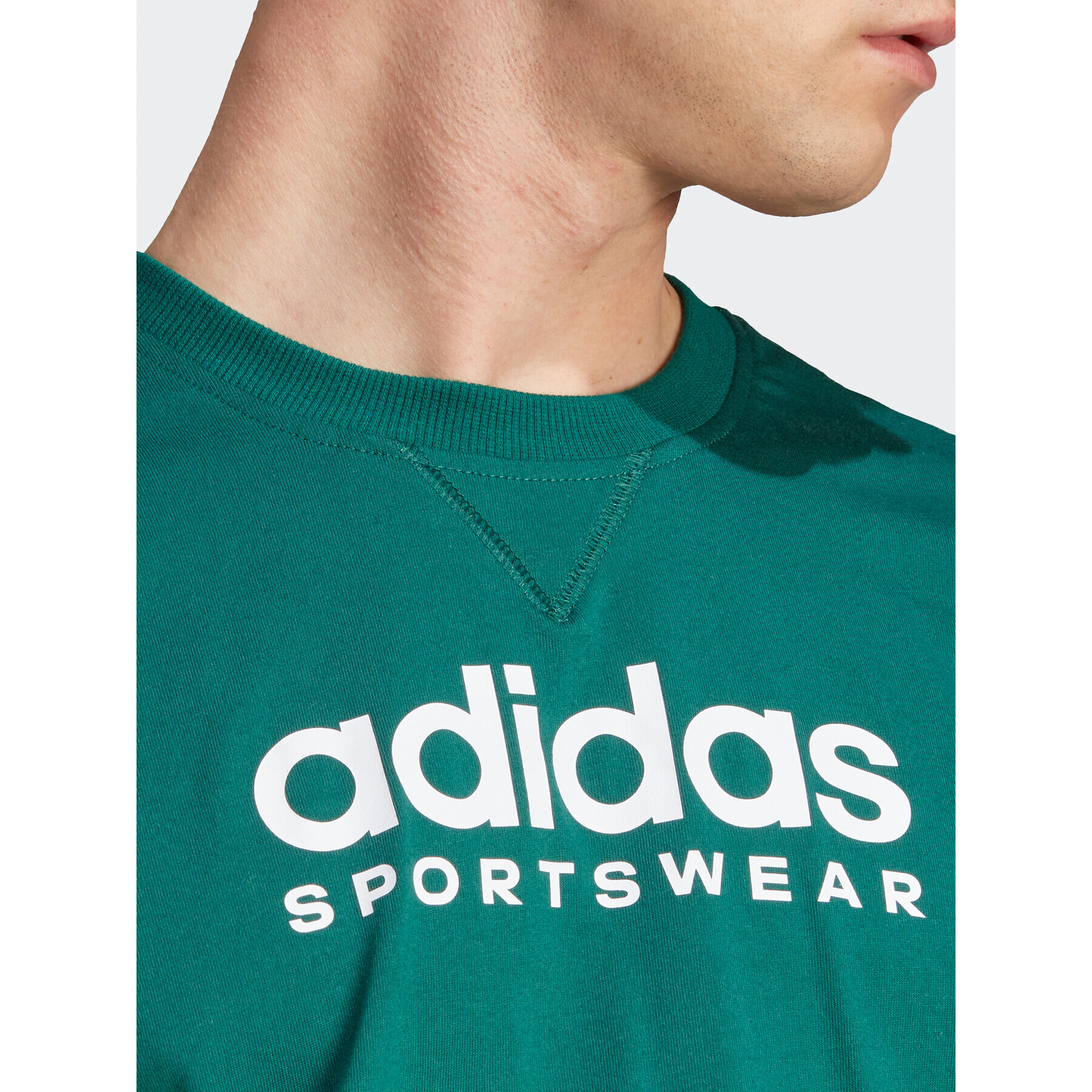 adidas Tricou All SZN Graphic IJ9434 Verde Loose Fit - Pled.ro