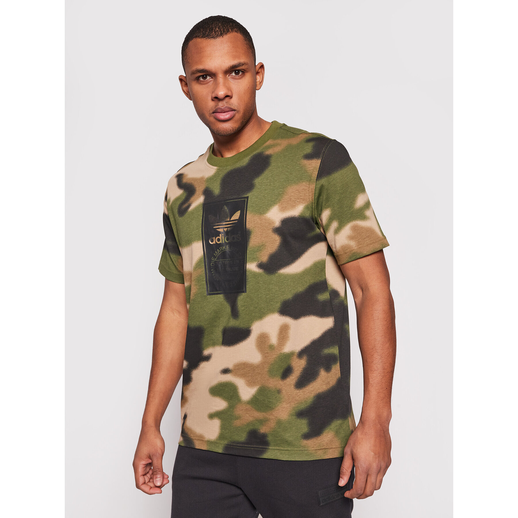 adidas Tricou Camo Tongue Label GN1863 Verde Regular Fit - Pled.ro