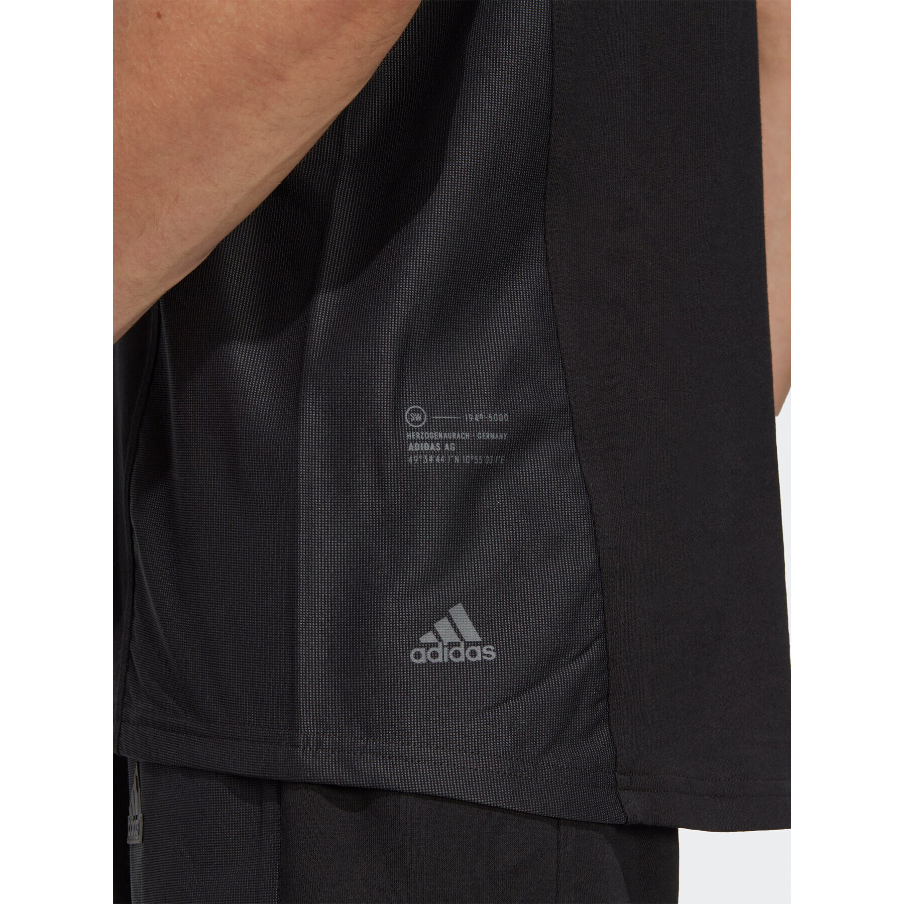 adidas Tricou City Escape T-Shirt IC9723 Negru Regular Fit - Pled.ro