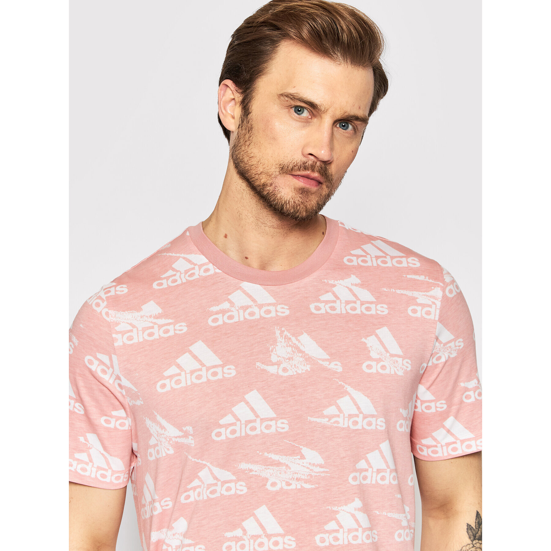 adidas Tricou Essentials Brandlove Single HE1791 Roz Regular Fit - Pled.ro