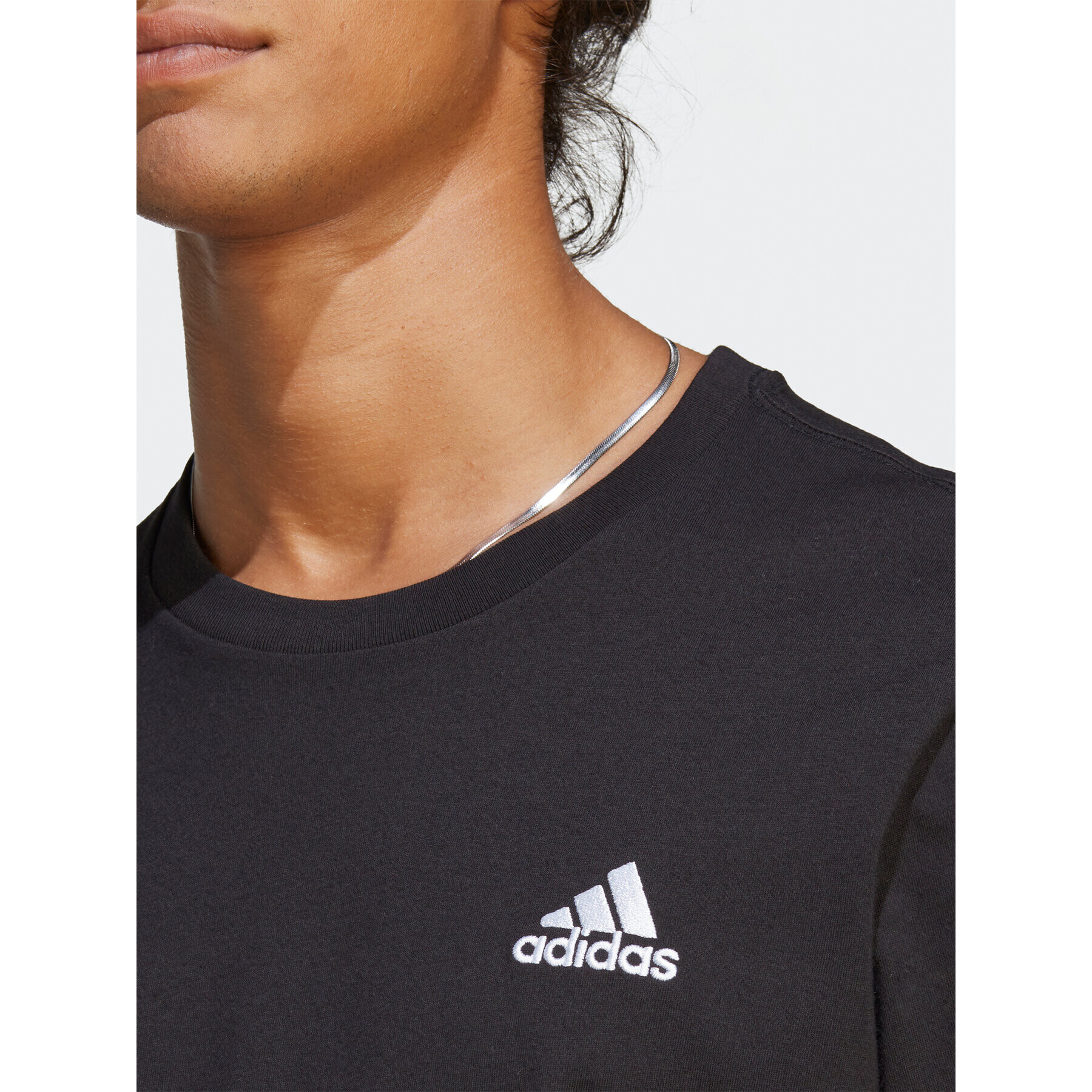 adidas Tricou Essentials Single Jersey Embroidered Small Logo T-Shirt IC9282 Negru Regular Fit - Pled.ro