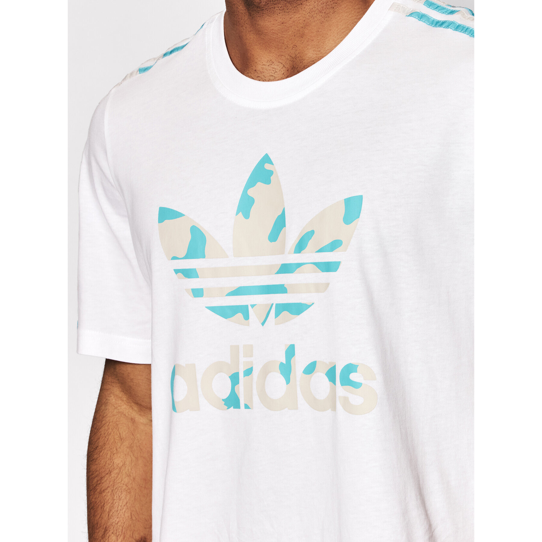 adidas Tricou Graphic Camo HF4892 Alb Regular Fit - Pled.ro