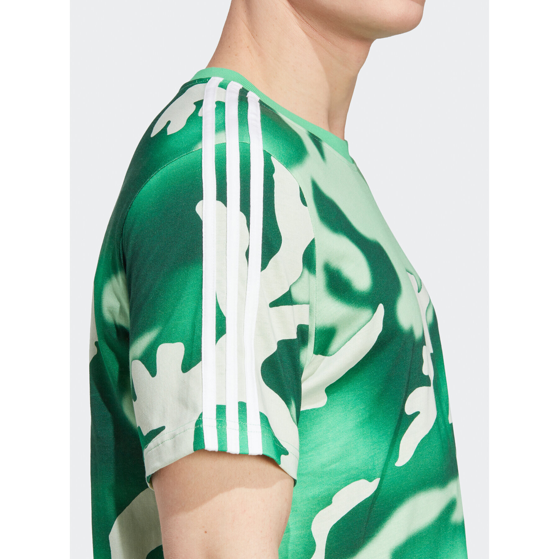 adidas Tricou Graphics Camo Allover Print T-Shirt HZ1157 Verde Regular Fit - Pled.ro