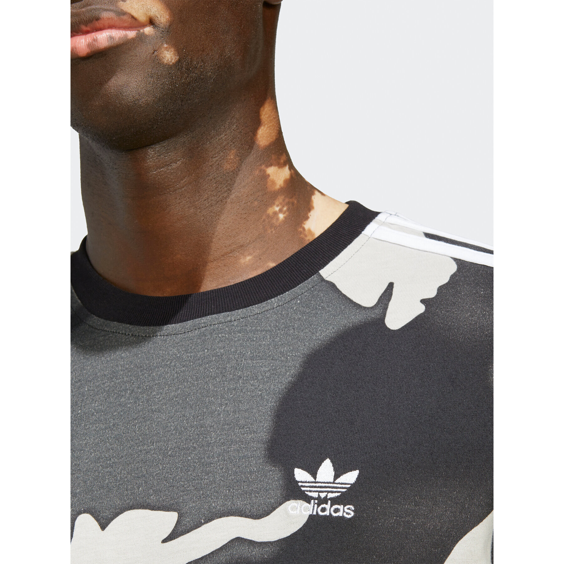 adidas Tricou Graphics Camo Allover Print T-Shirt IC5727 Negru Regular Fit - Pled.ro