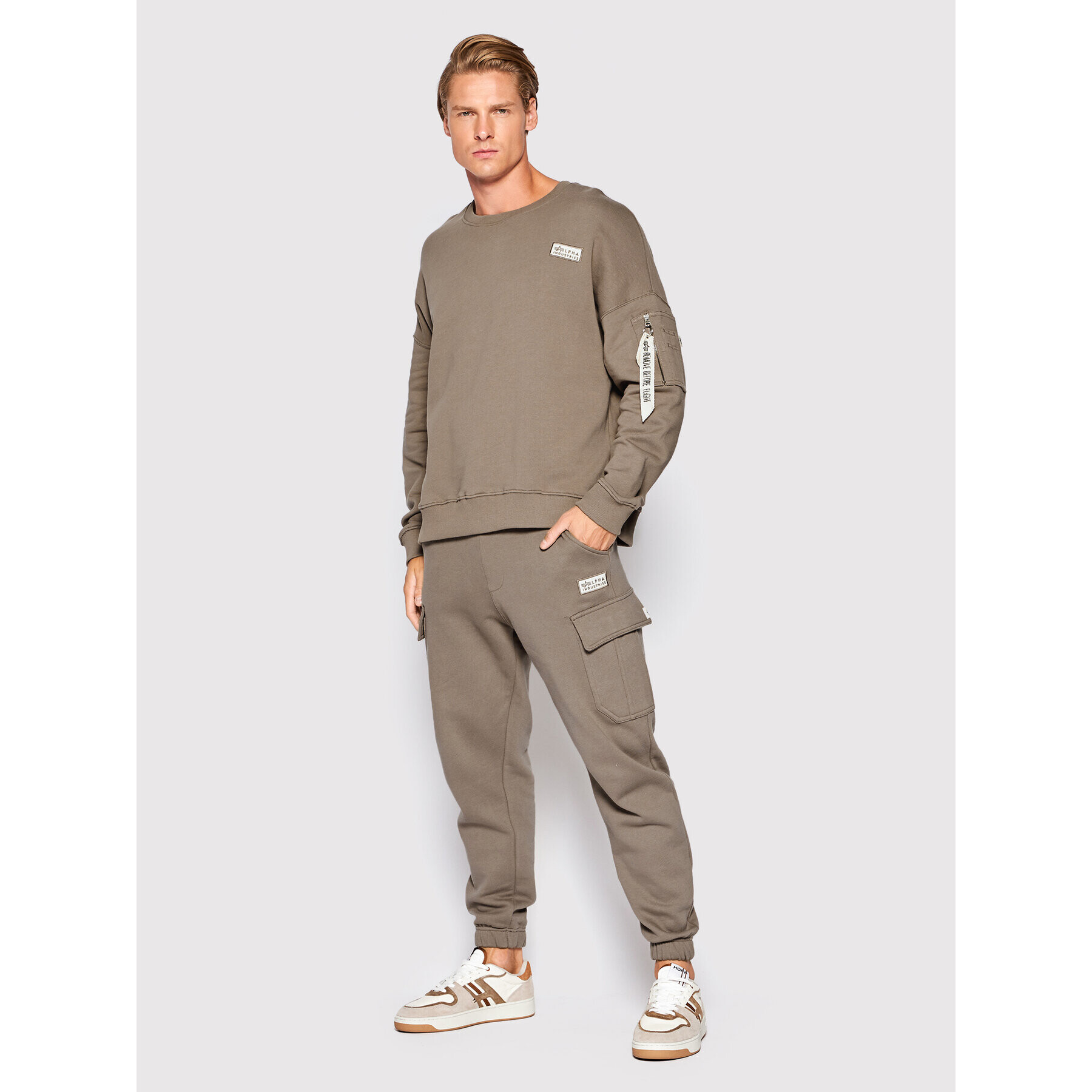 Alpha Industries Bluză Organics 118317 Maro Regular Fit - Pled.ro