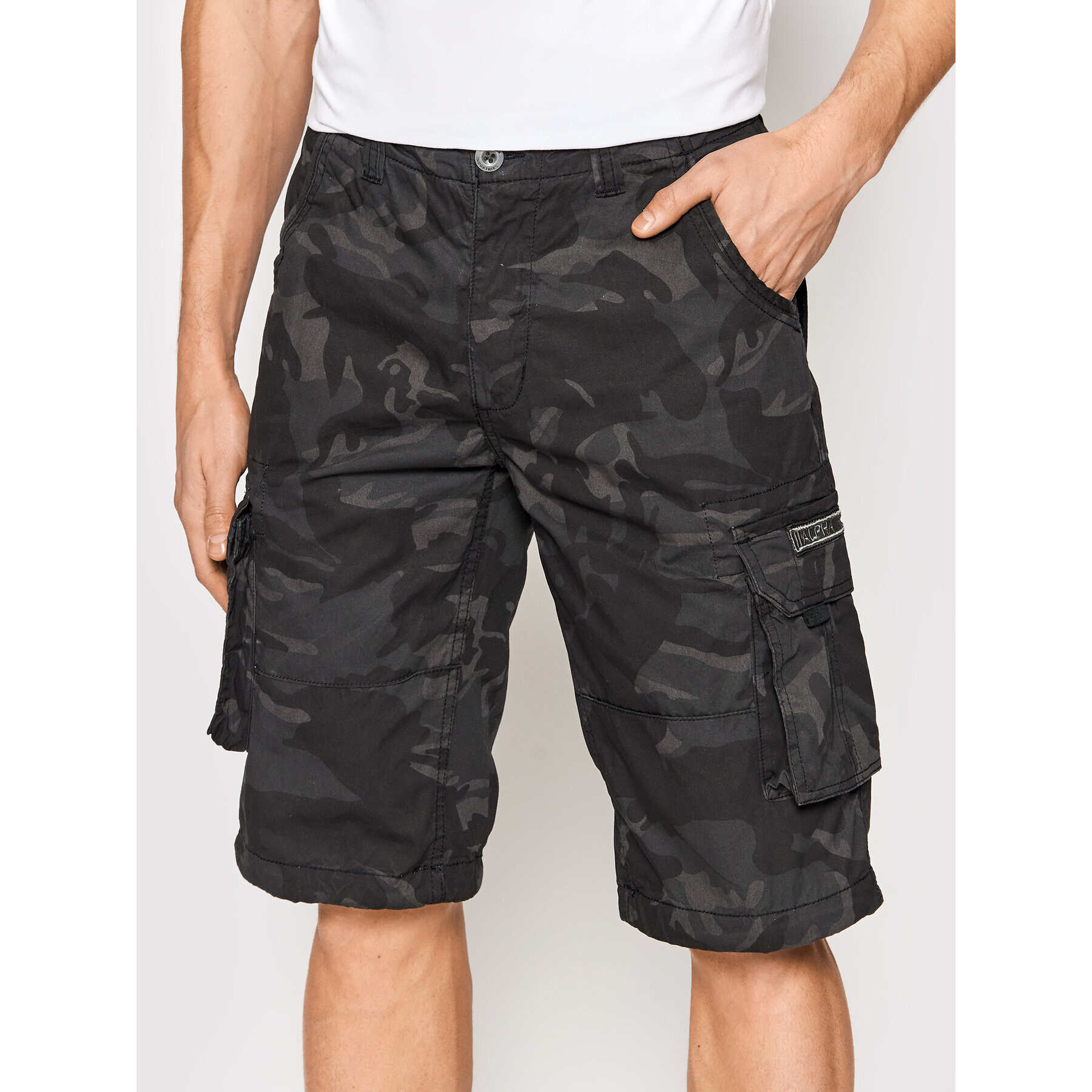 Alpha Industries Pantalon scurți din material Jet Camo 191200C Negru Regular Fit - Pled.ro