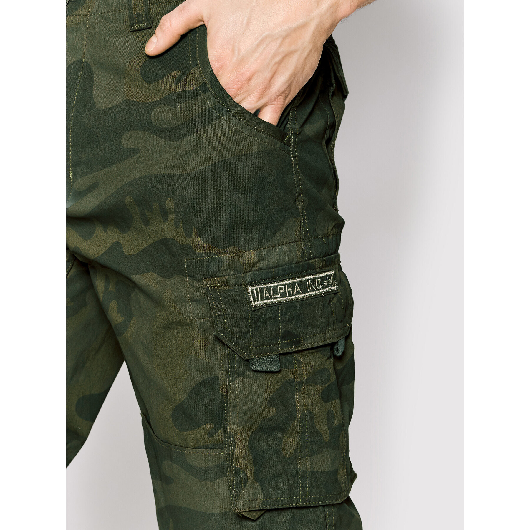 Alpha Industries Pantalon scurți din material Jet Camo 191200C Verde Regular Fit - Pled.ro