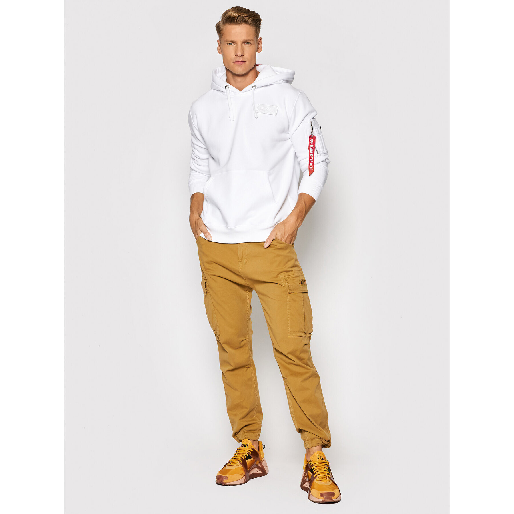 Alpha Industries Pantaloni din material Squad 188202 Maro Regular Fit - Pled.ro