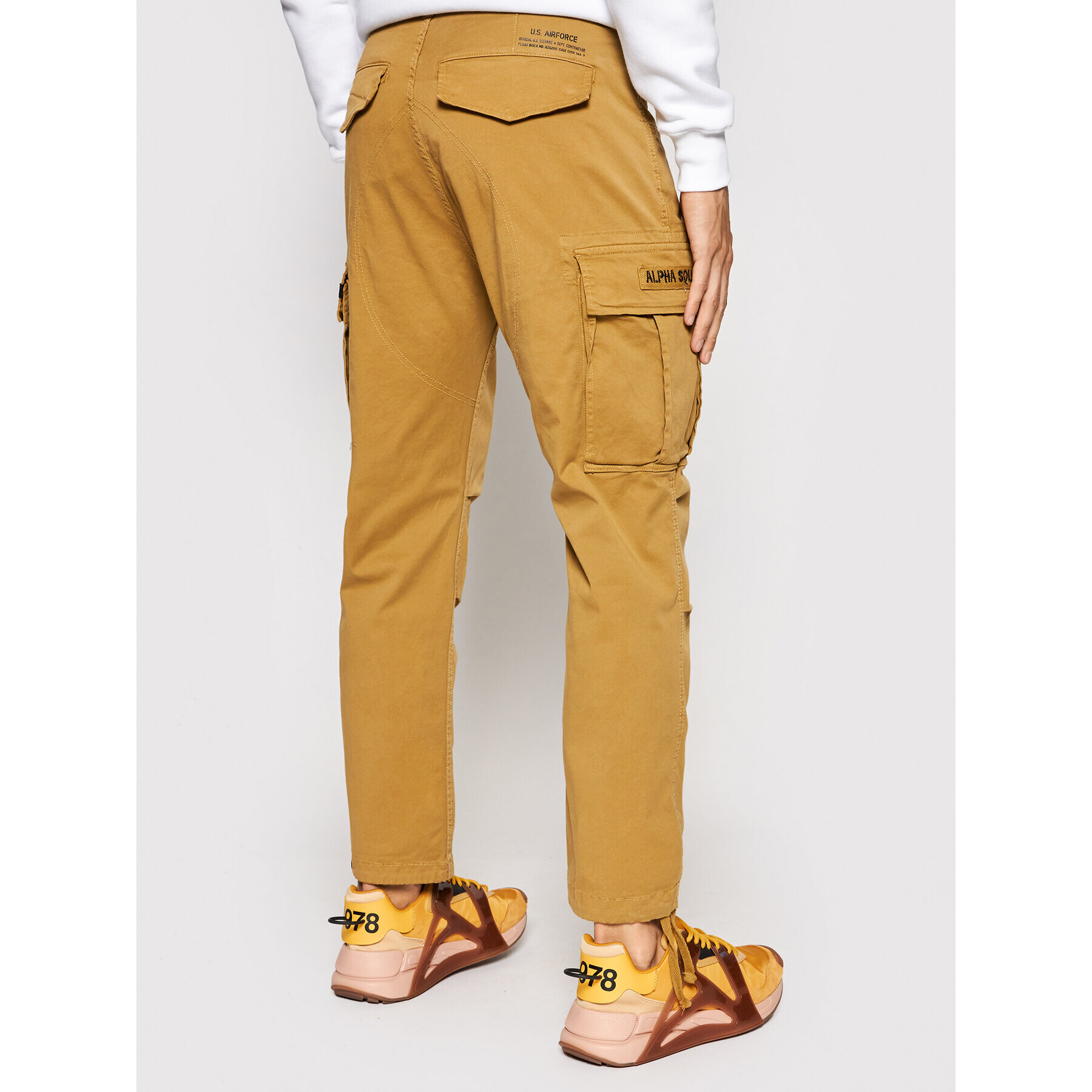 Alpha Industries Pantaloni din material Squad 188202 Maro Regular Fit - Pled.ro