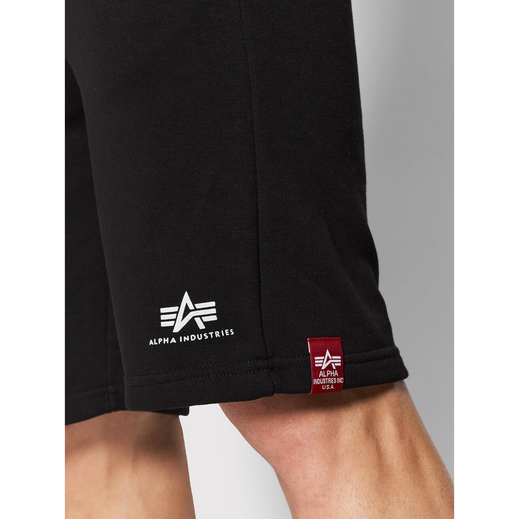 Alpha Industries Pantaloni scurți sport Basic 116363 Negru Regular Fit - Pled.ro